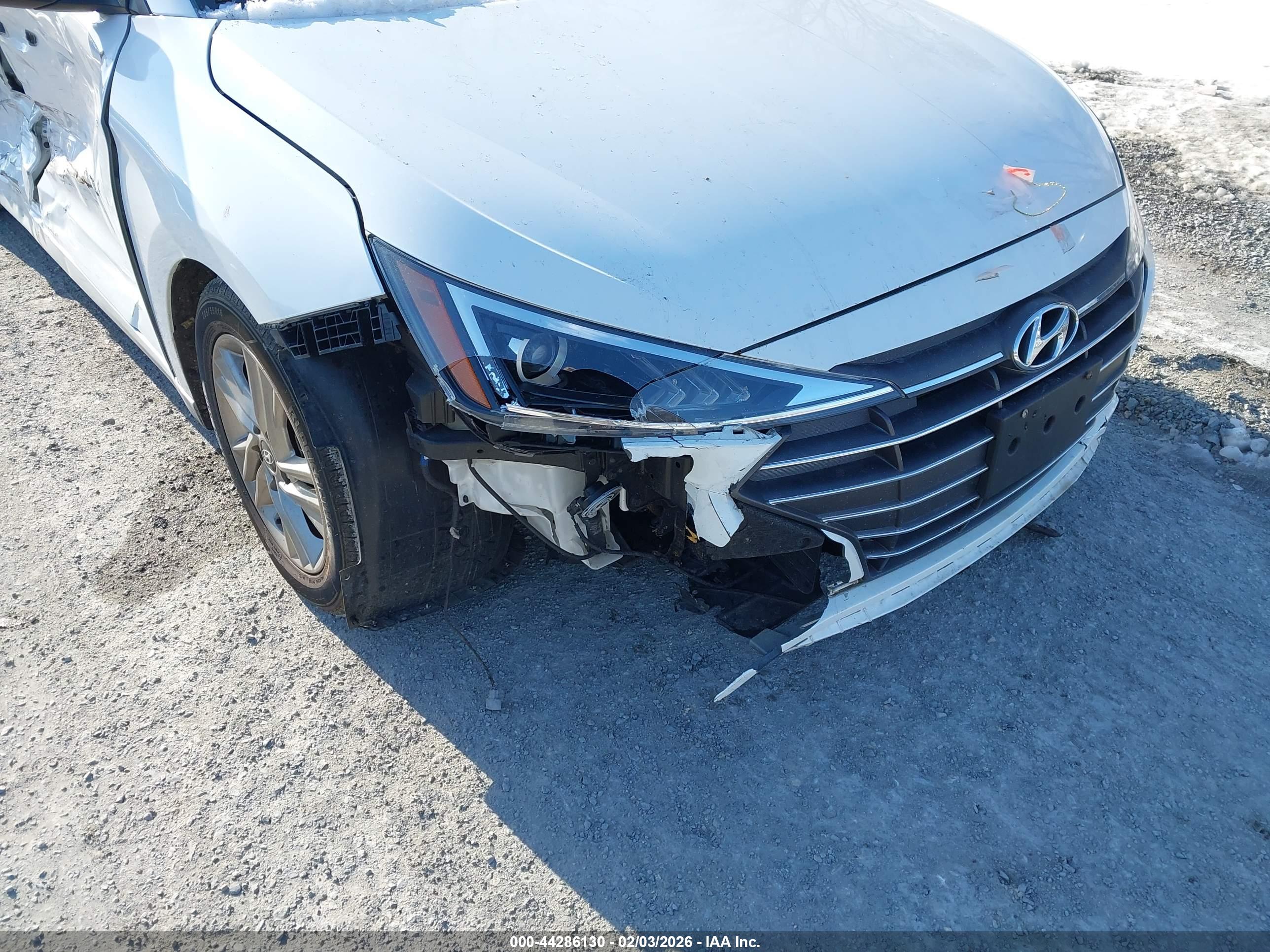 HYUNDAI ELANTRA image 6