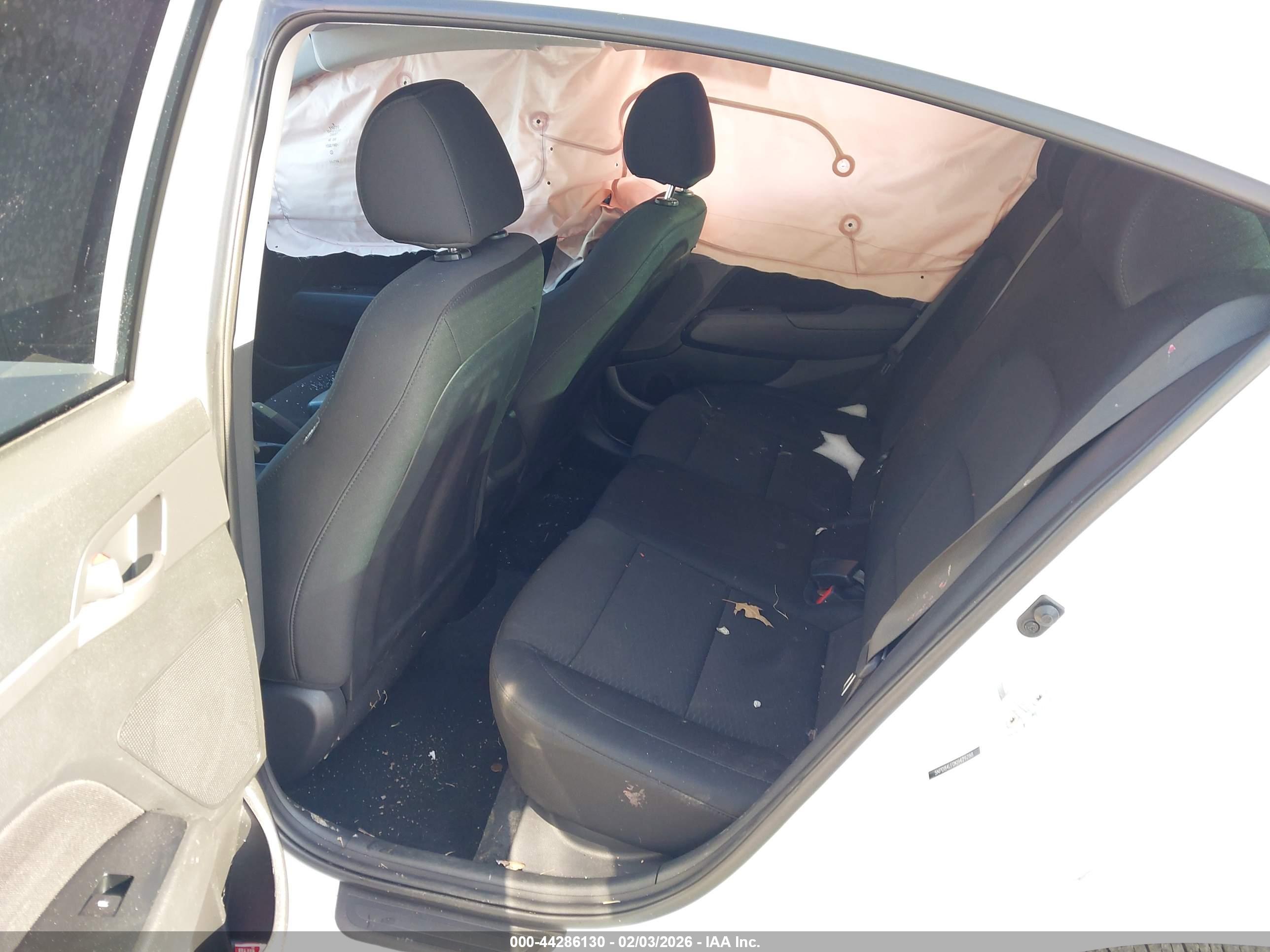 HYUNDAI ELANTRA image 8