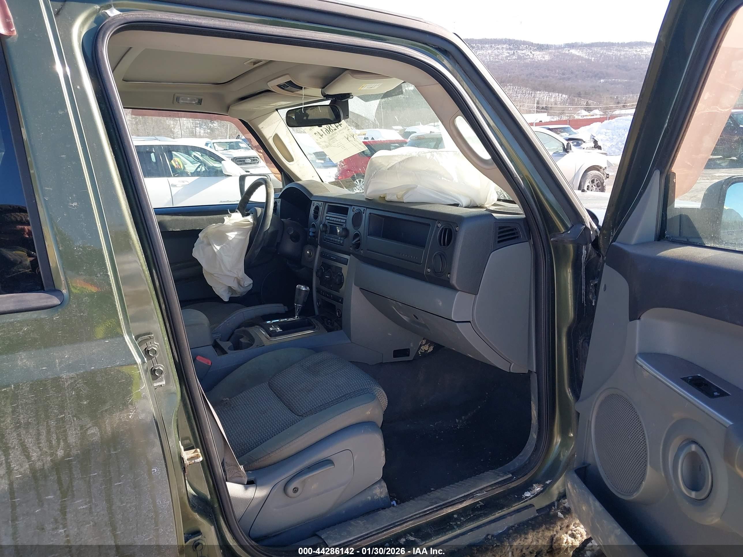 JEEP COMMANDER image 5