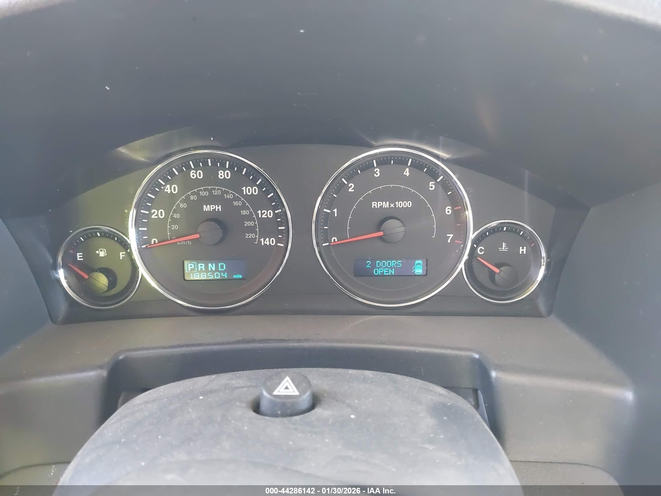 JEEP COMMANDER image 7