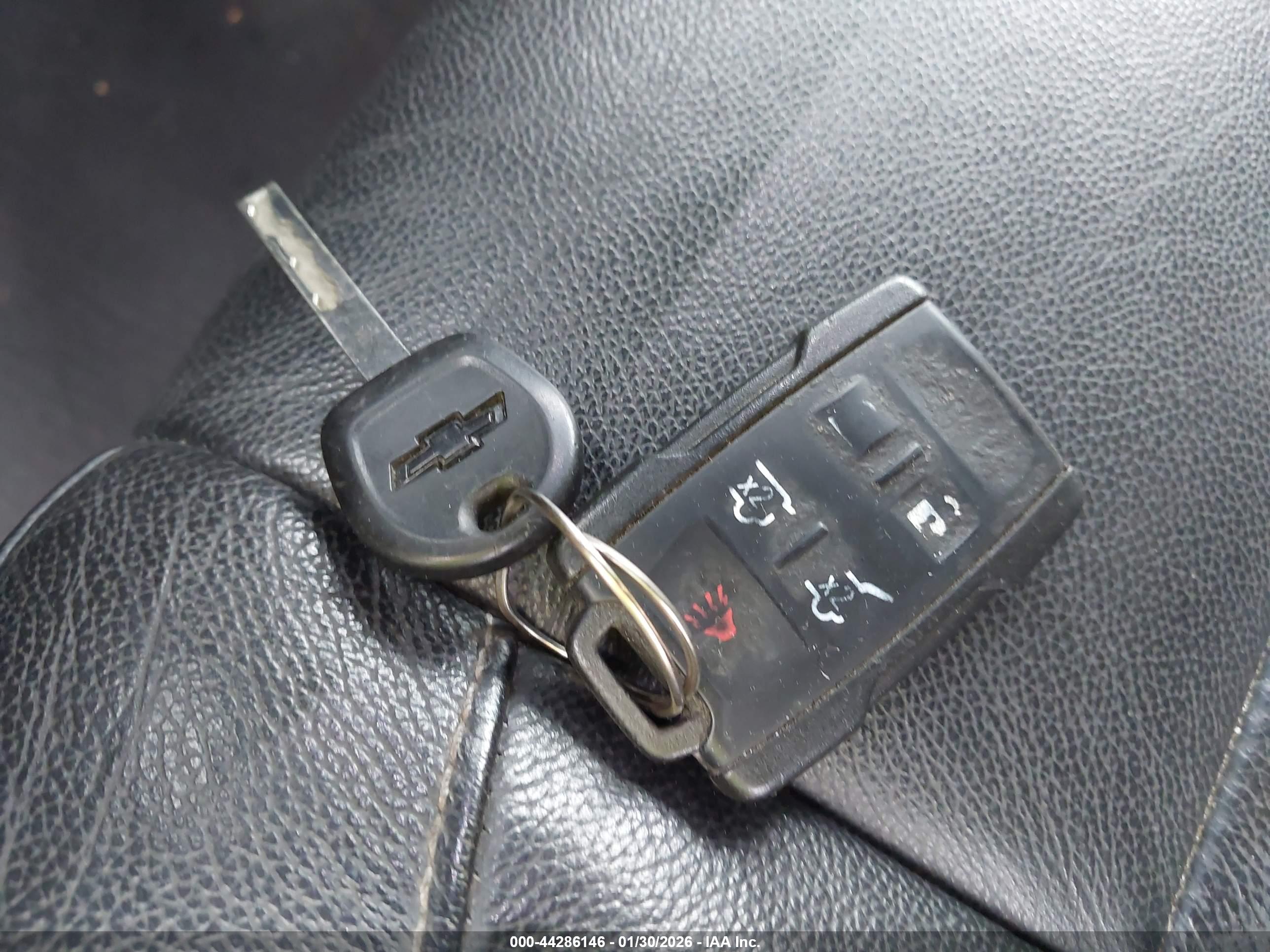 CHEVROLET SUBURBAN image 11