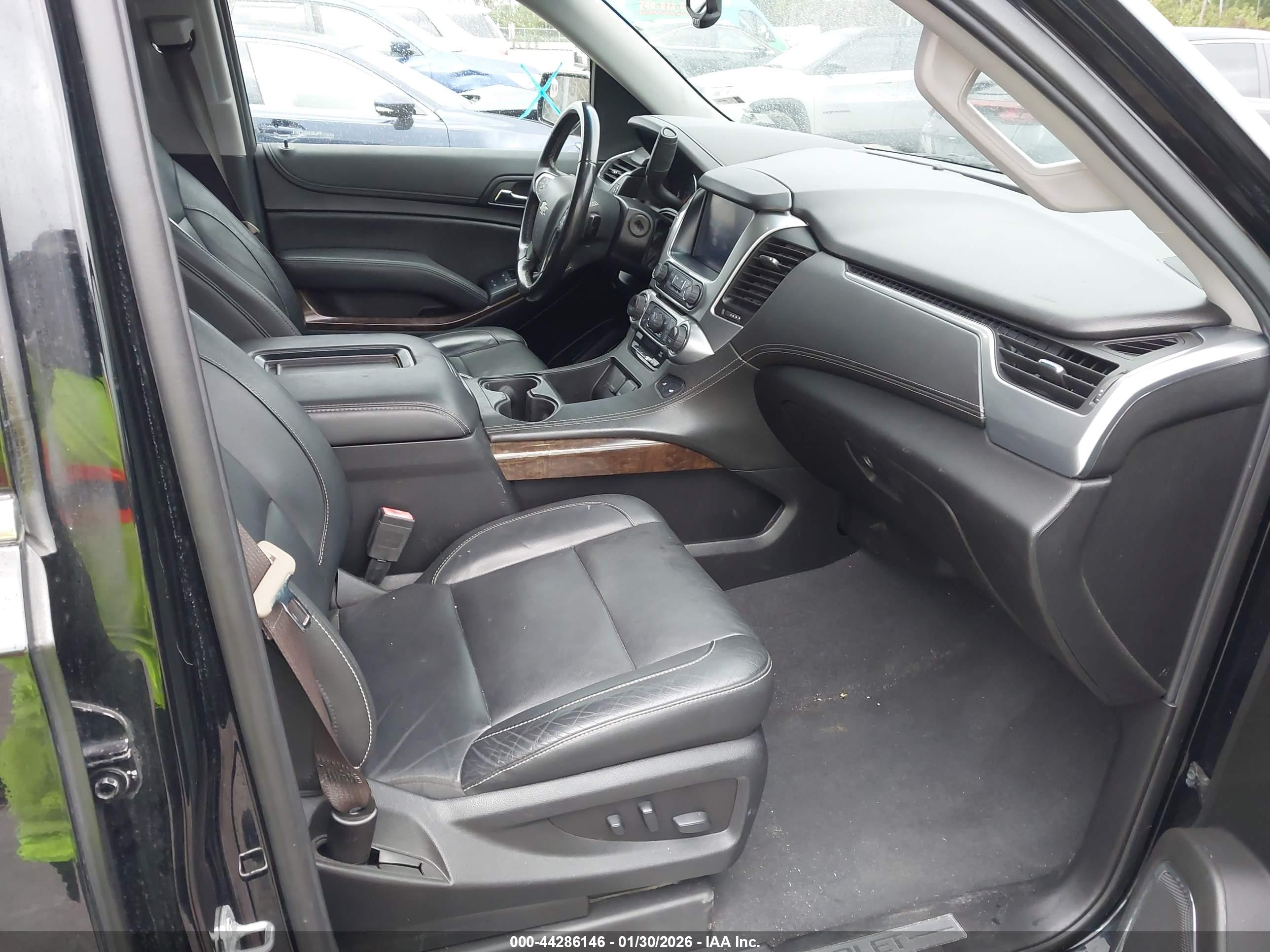 CHEVROLET SUBURBAN image 5