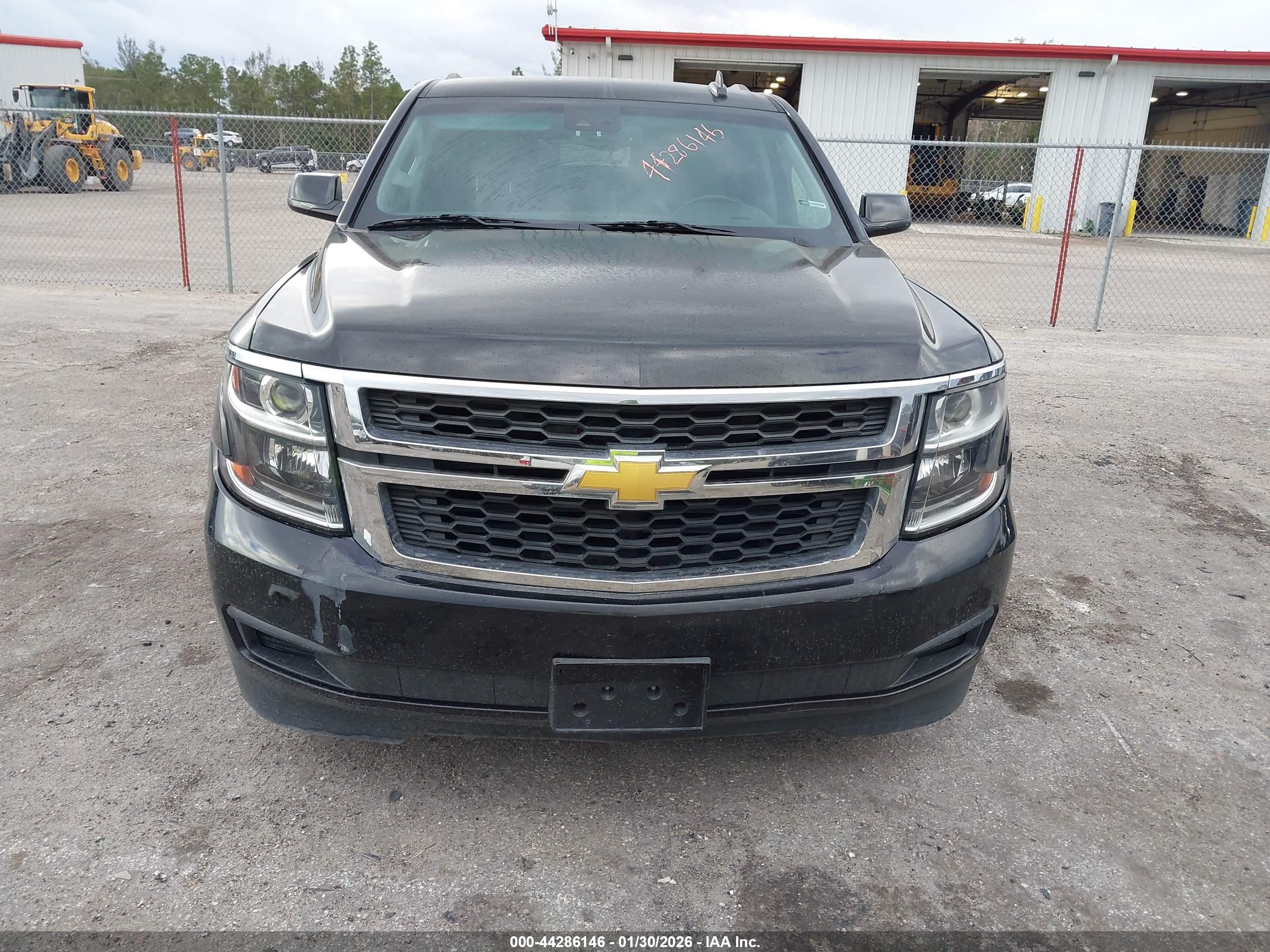 CHEVROLET SUBURBAN image 6