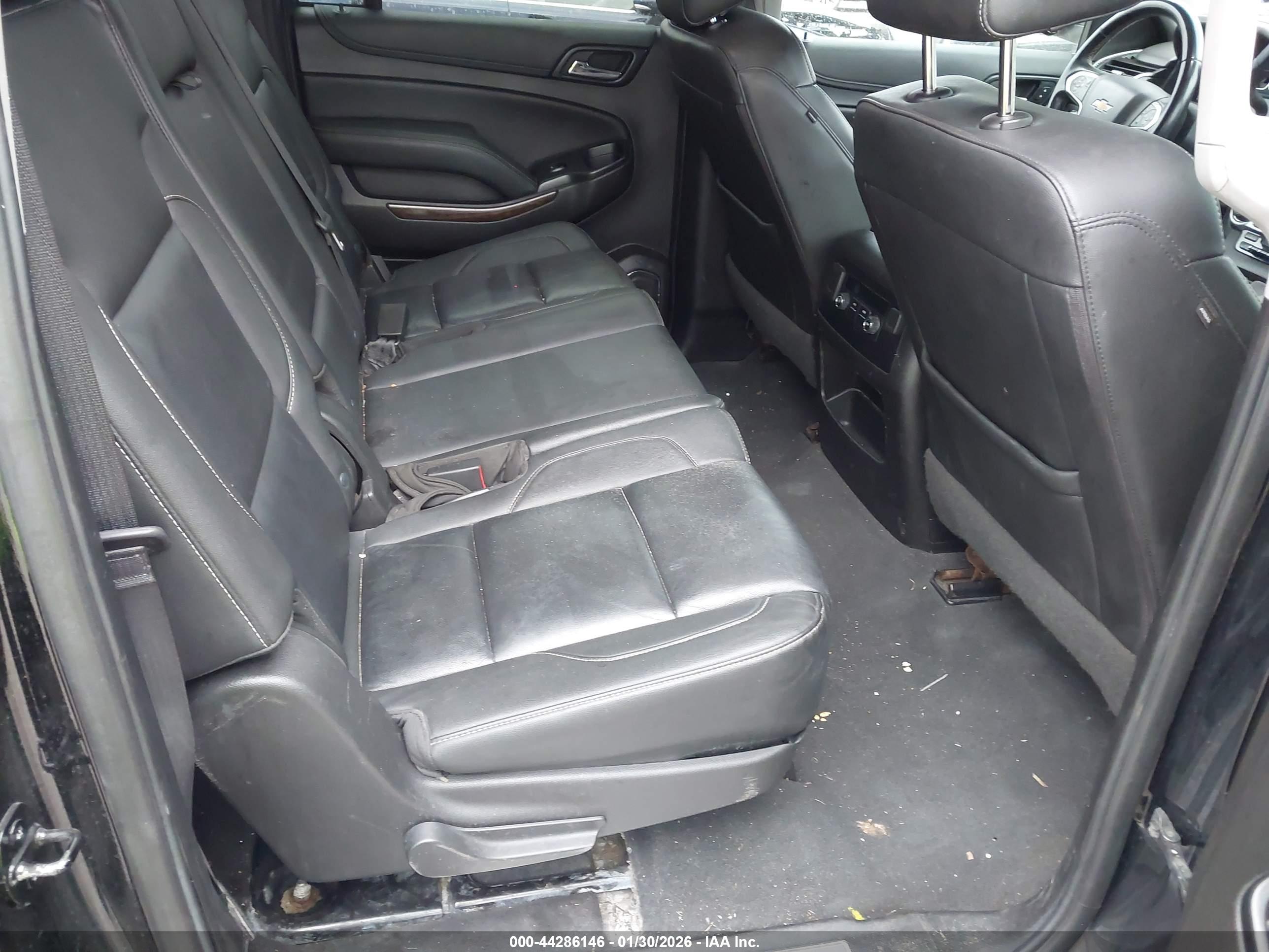 CHEVROLET SUBURBAN image 8
