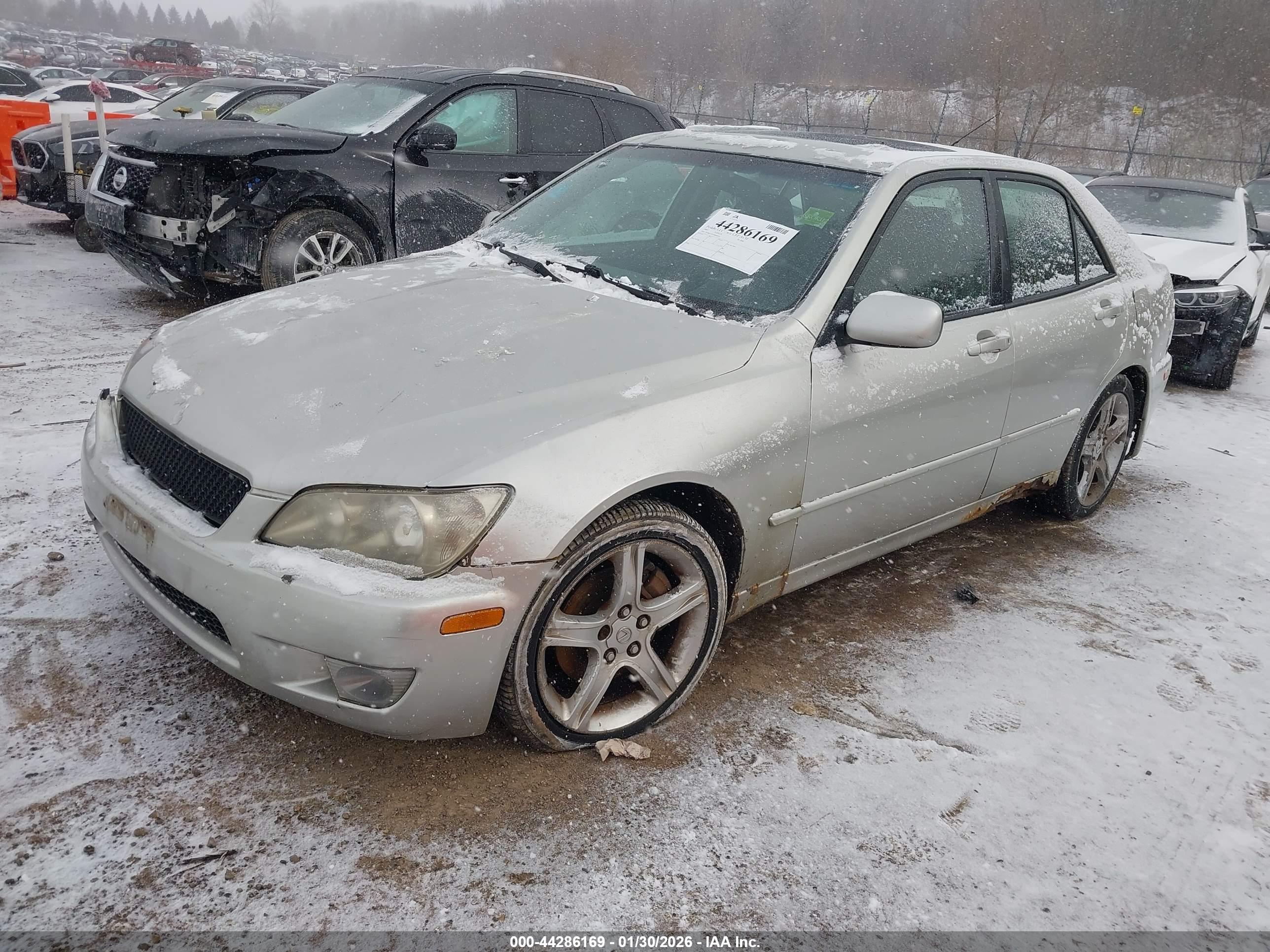 LEXUS IS image 2