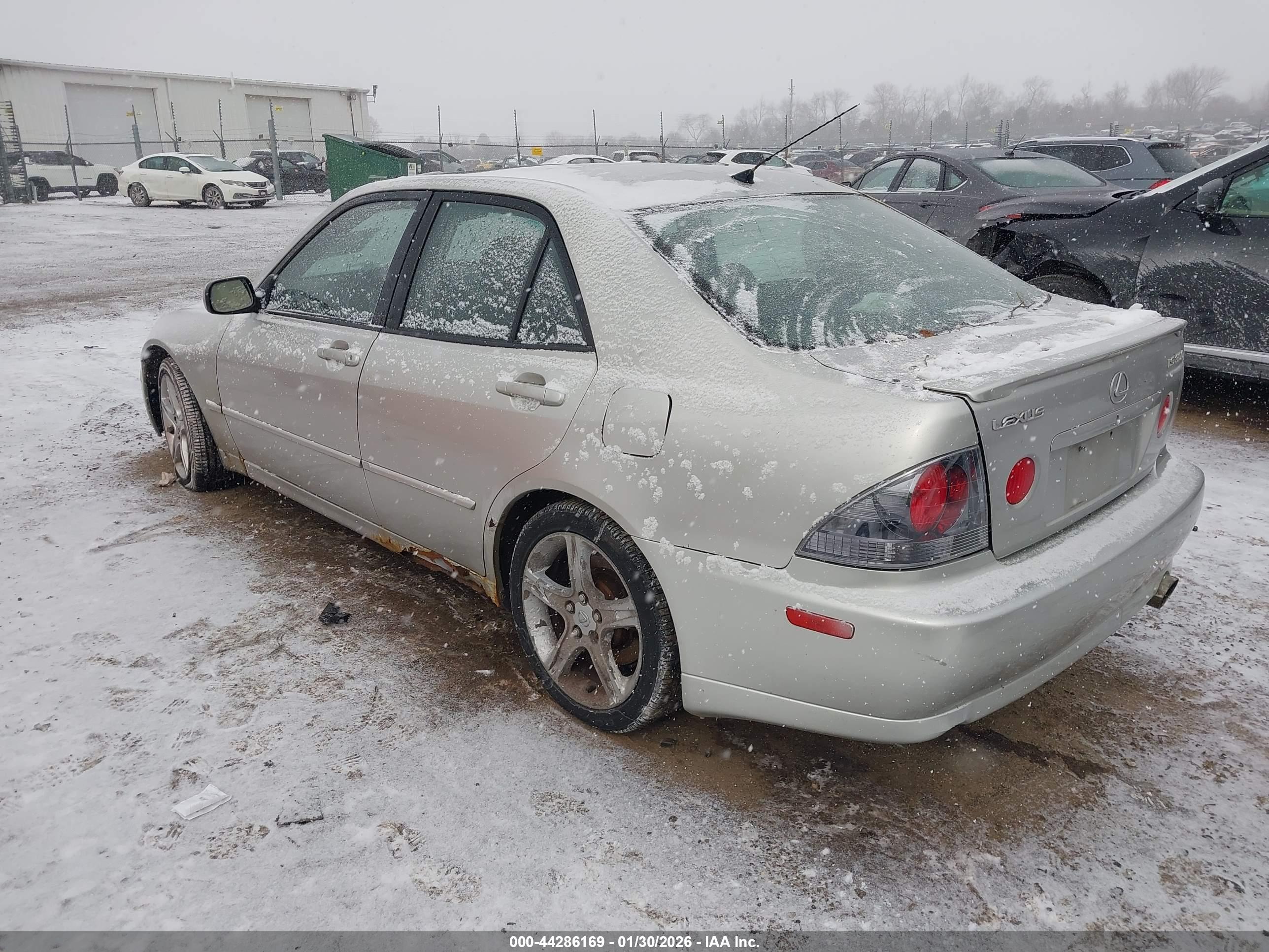 LEXUS IS image 3