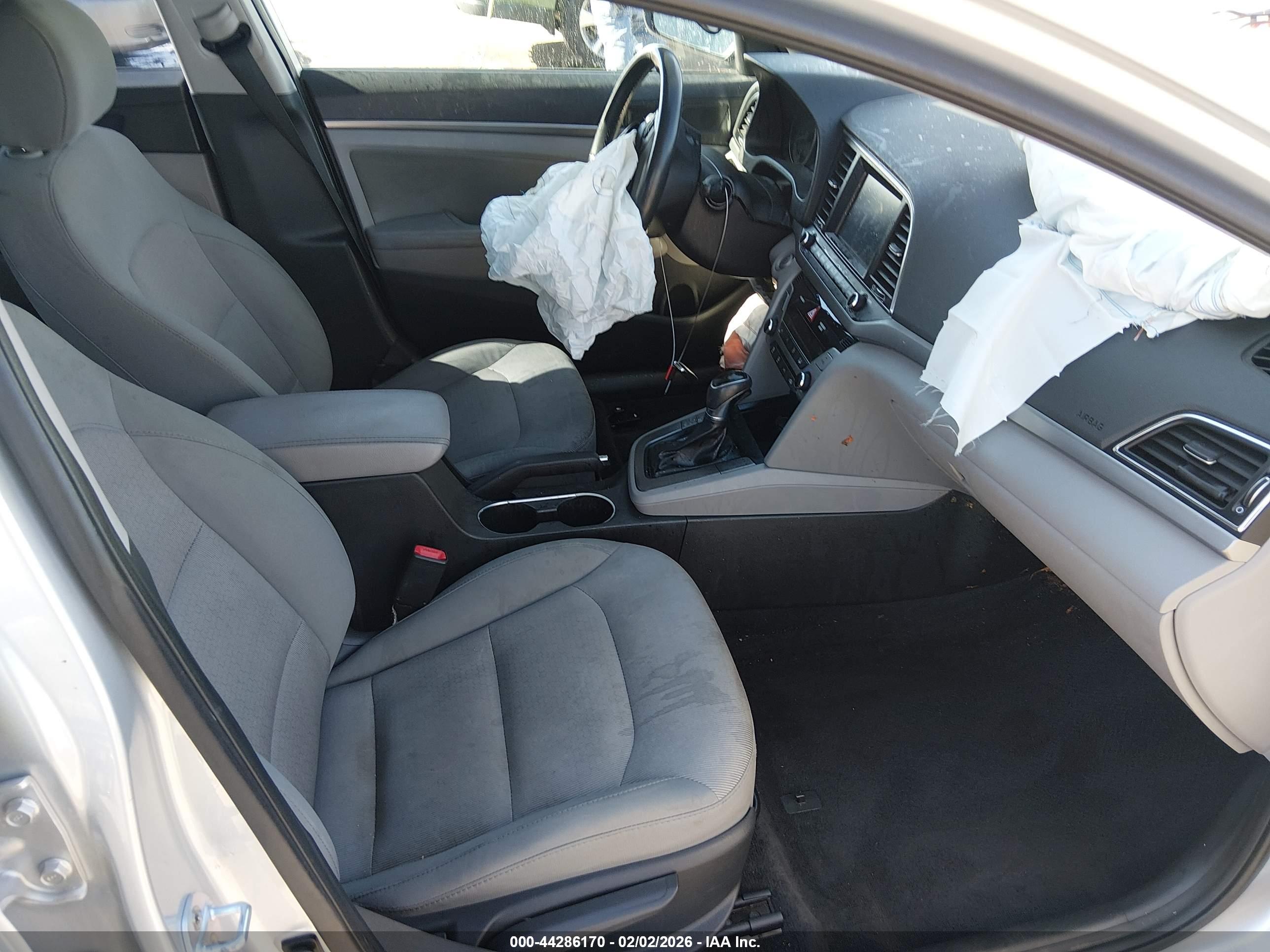 HYUNDAI ELANTRA image 5