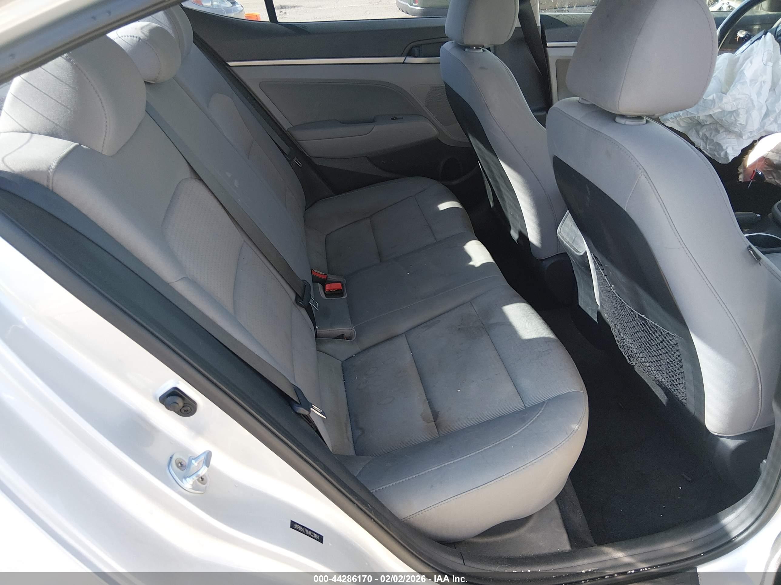 HYUNDAI ELANTRA image 8