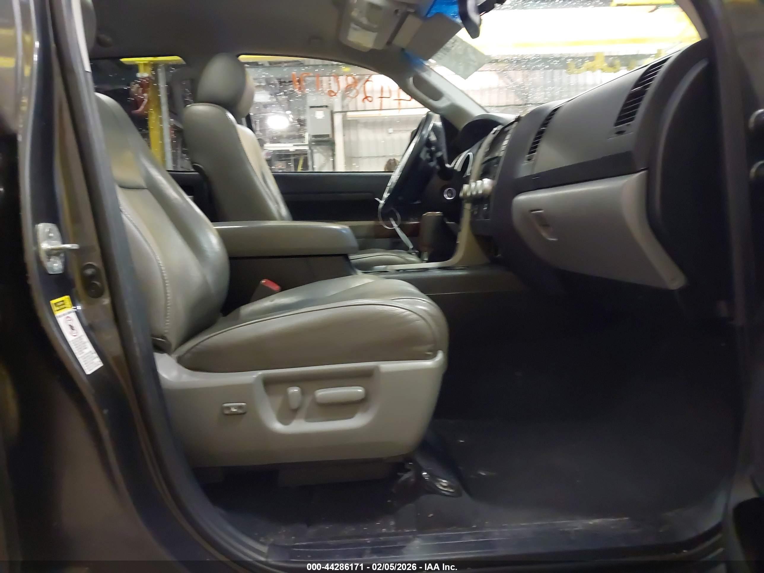 TOYOTA TUNDRA image 5