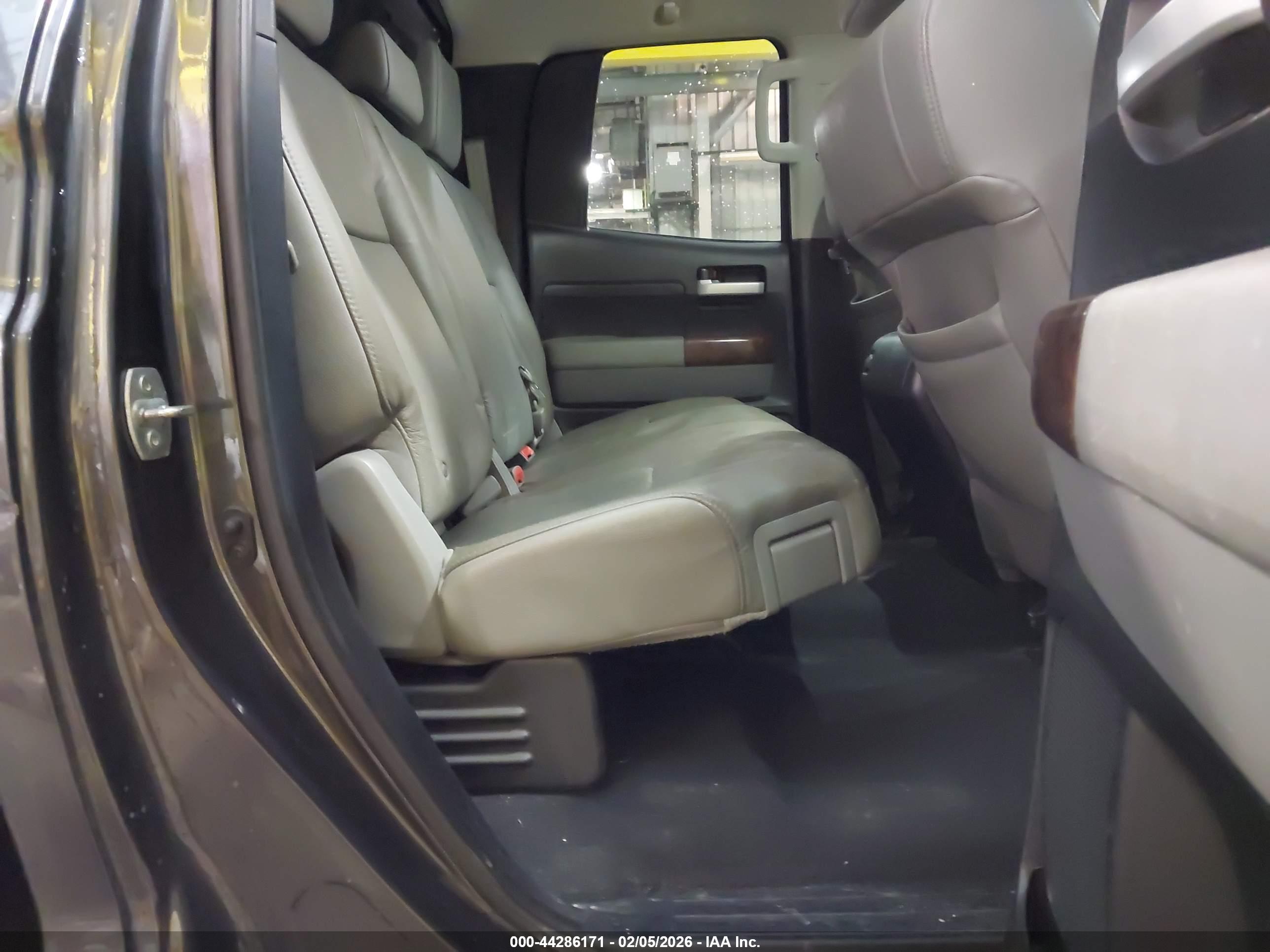 TOYOTA TUNDRA image 8