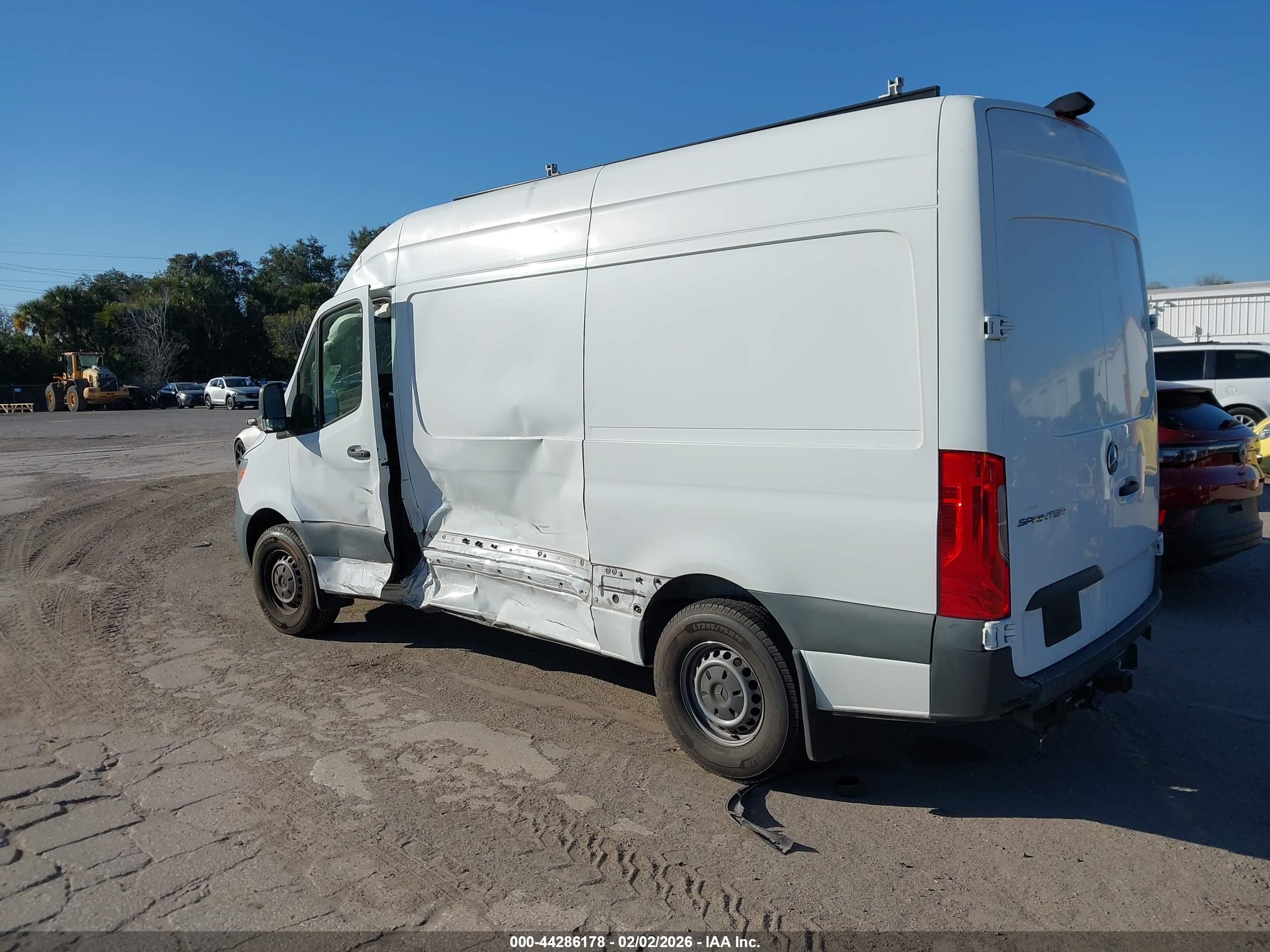 MERCEDES-BENZ SPRINTER image 3
