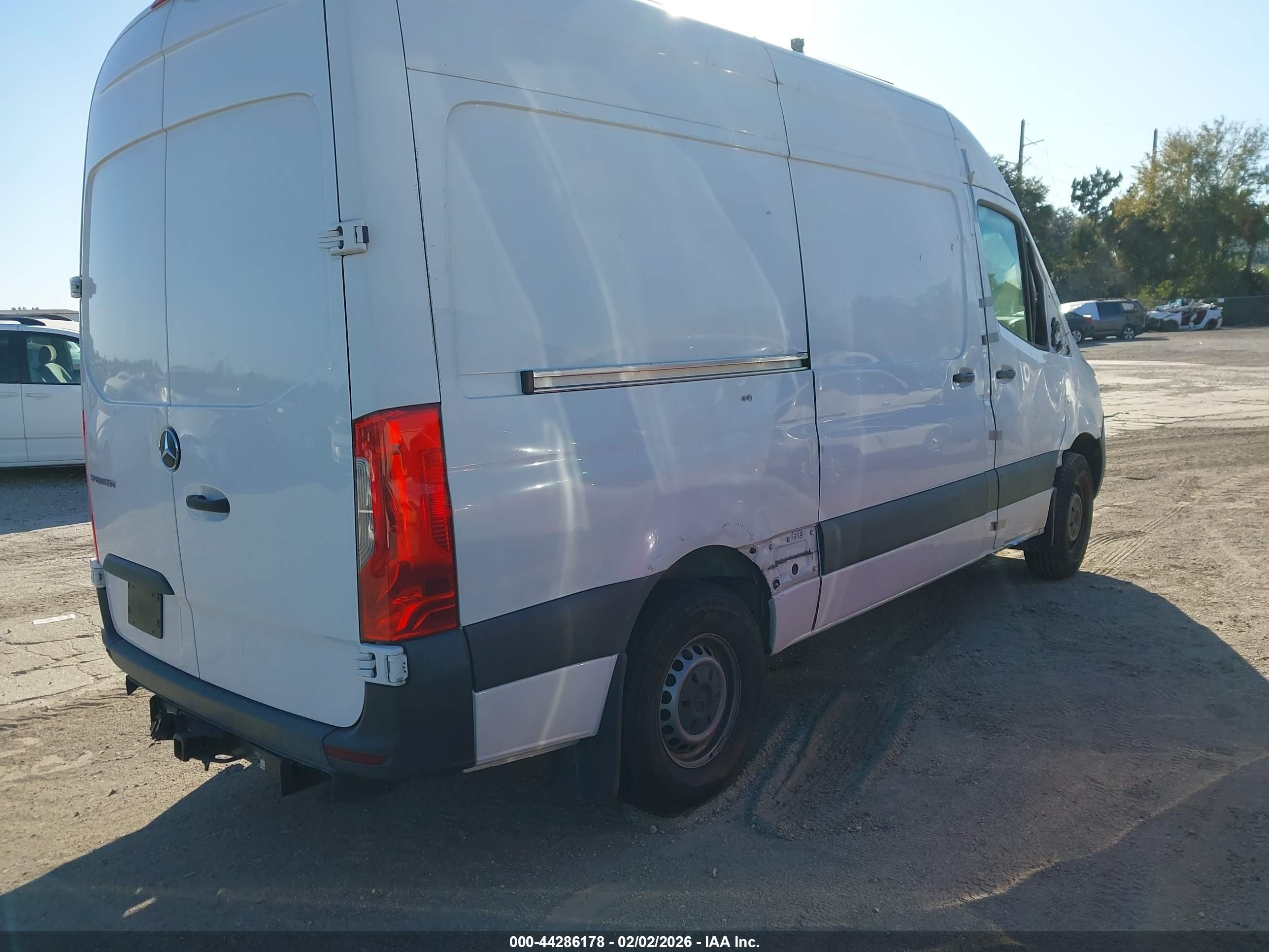 MERCEDES-BENZ SPRINTER image 4