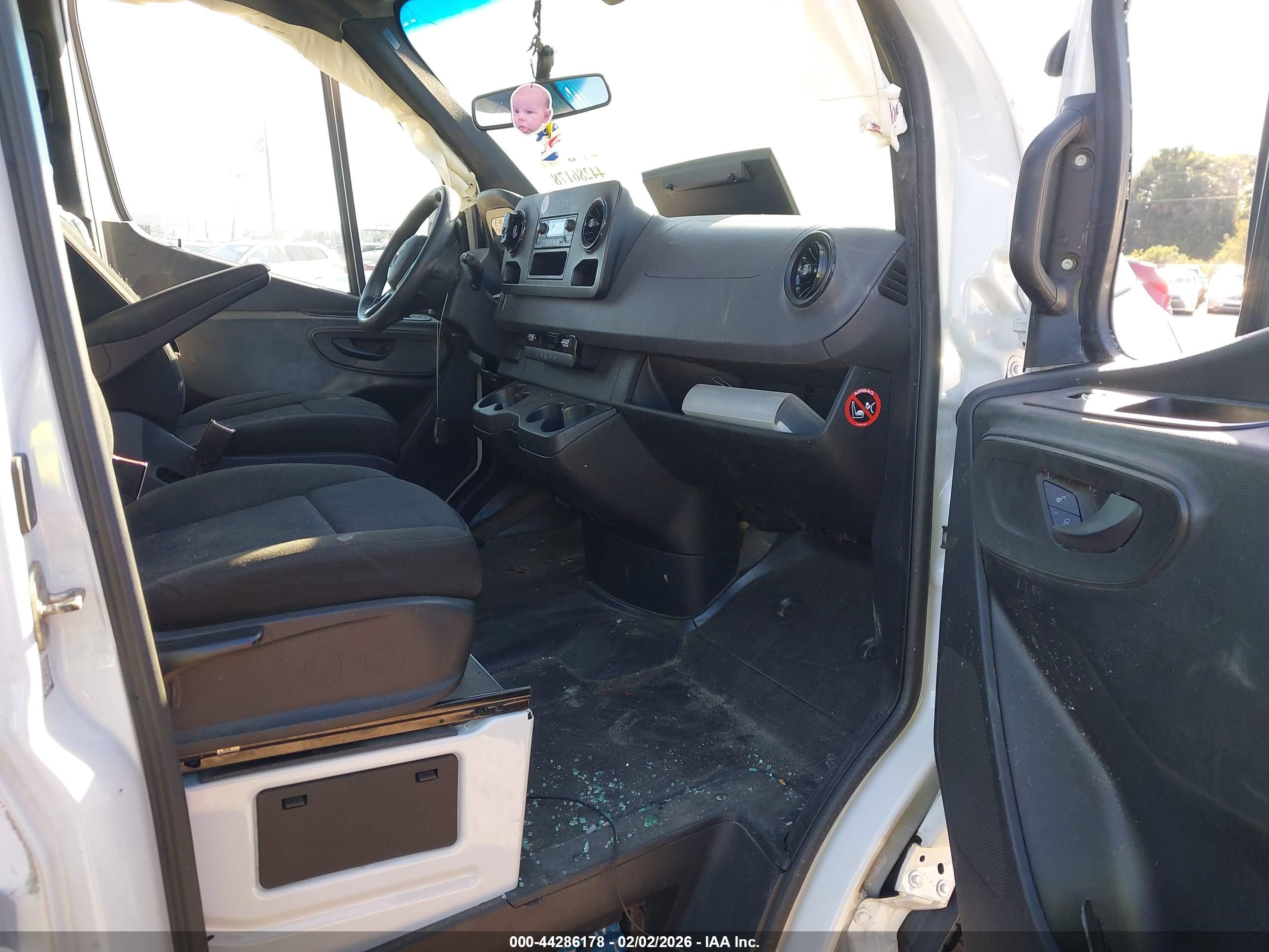 MERCEDES-BENZ SPRINTER image 5