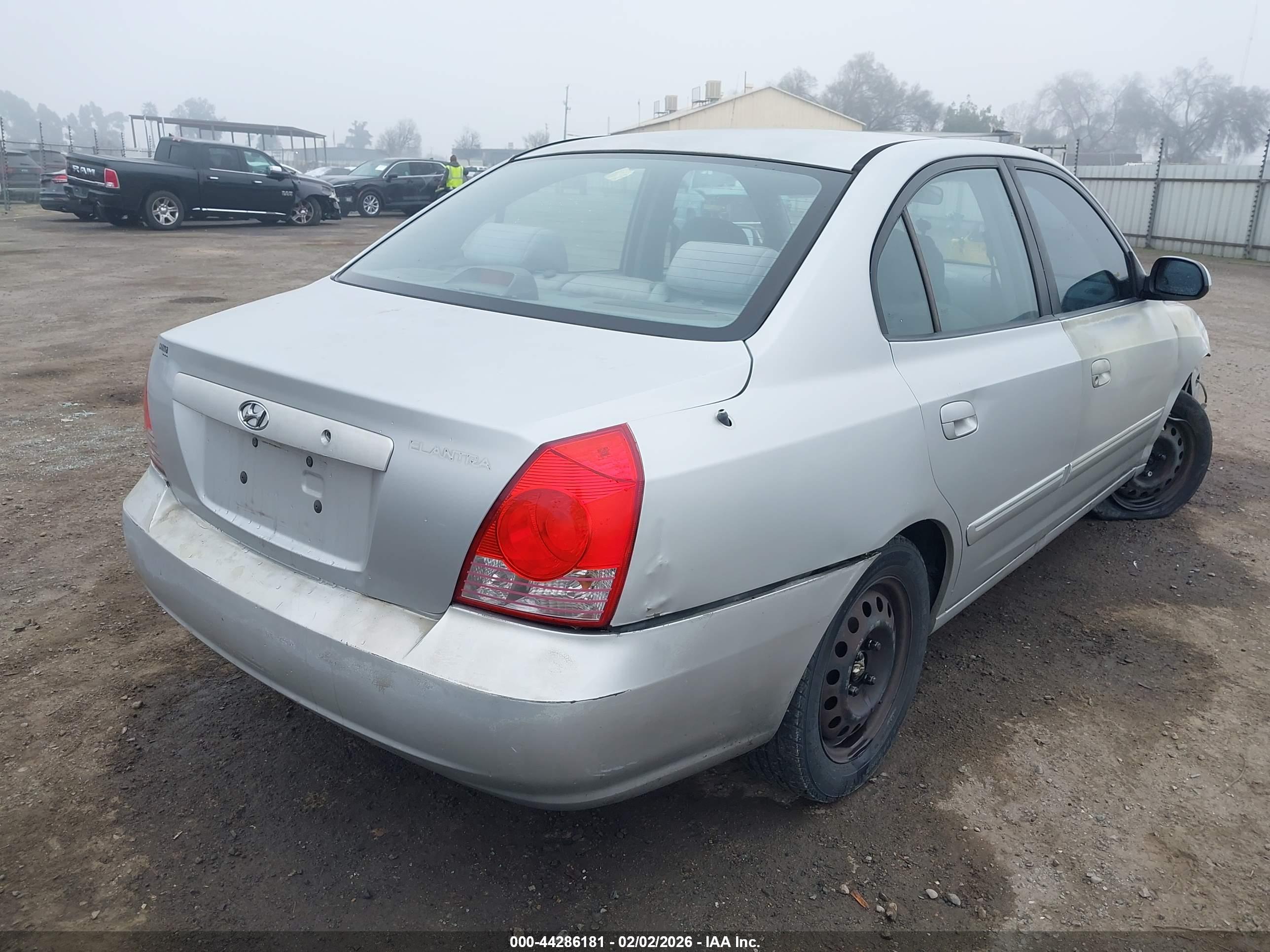 HYUNDAI ELANTRA image 4