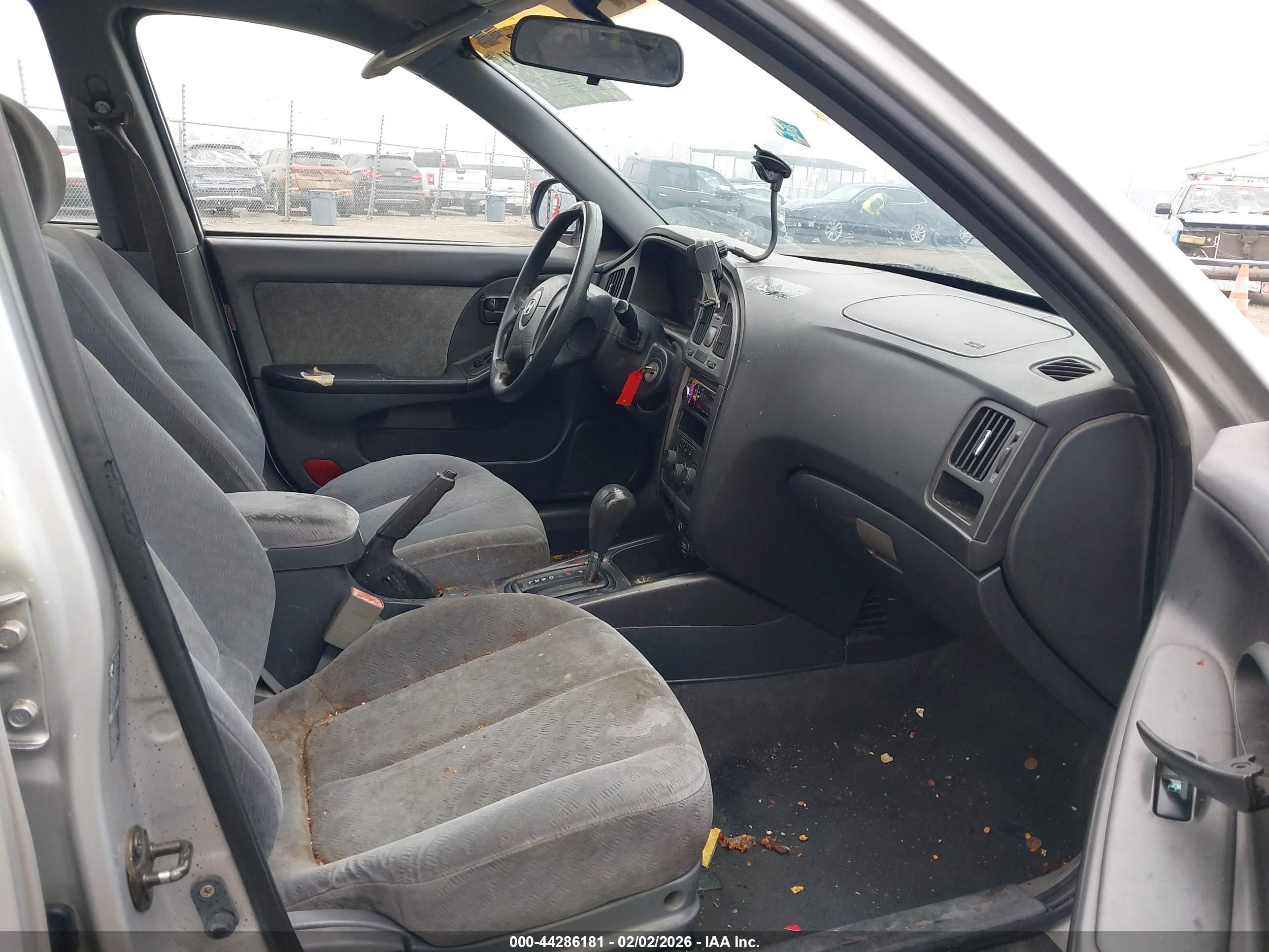 HYUNDAI ELANTRA image 5