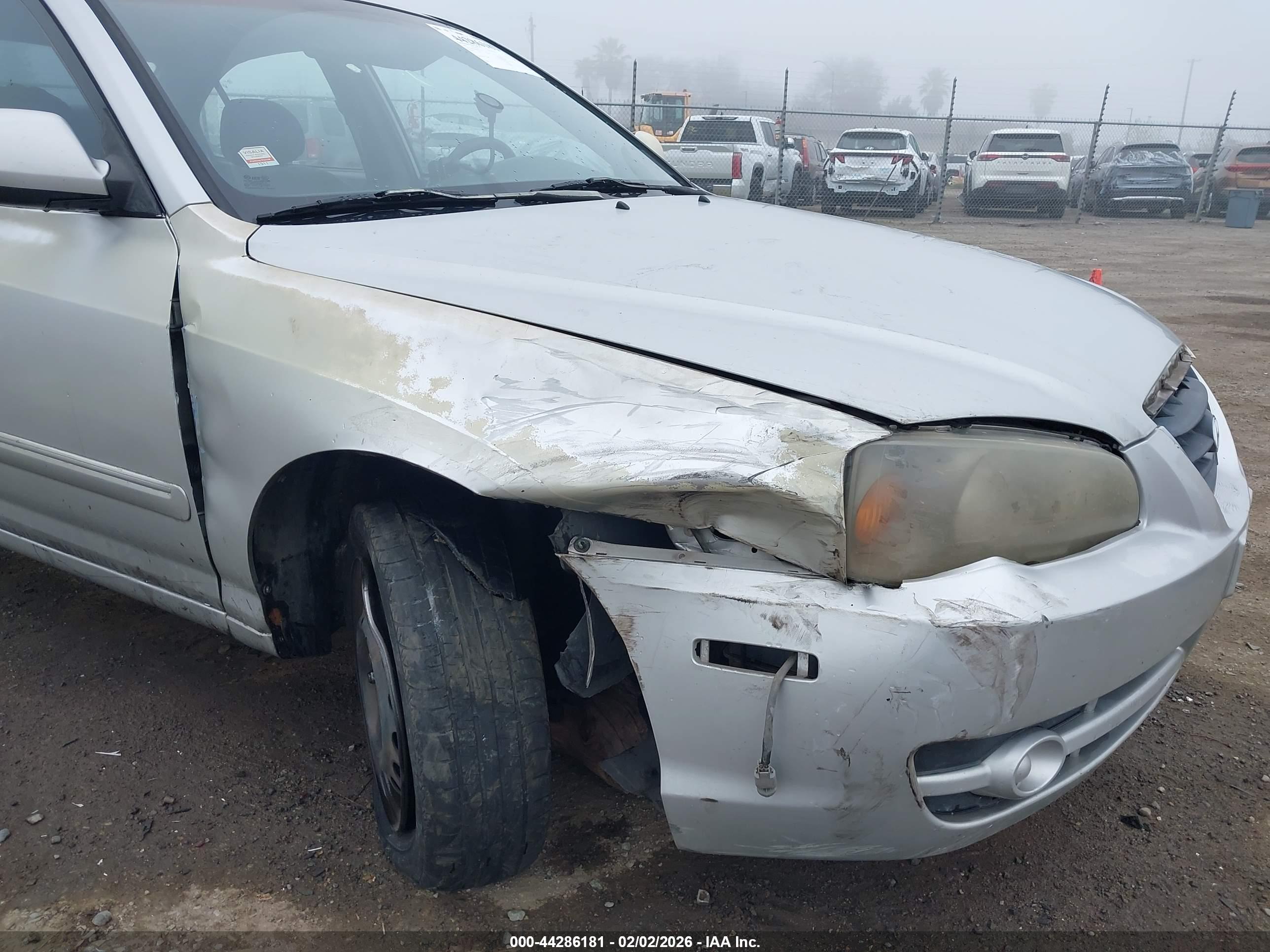 HYUNDAI ELANTRA image 6