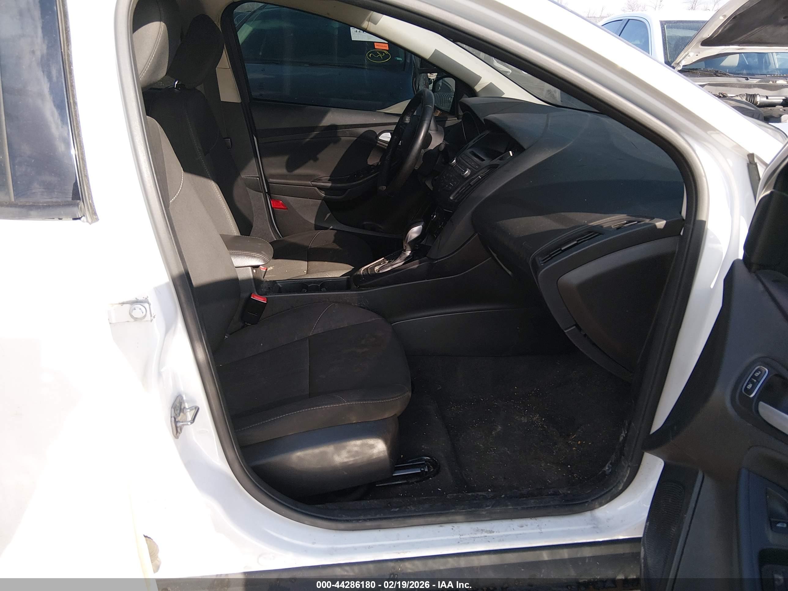 FORD FOCUS image 5