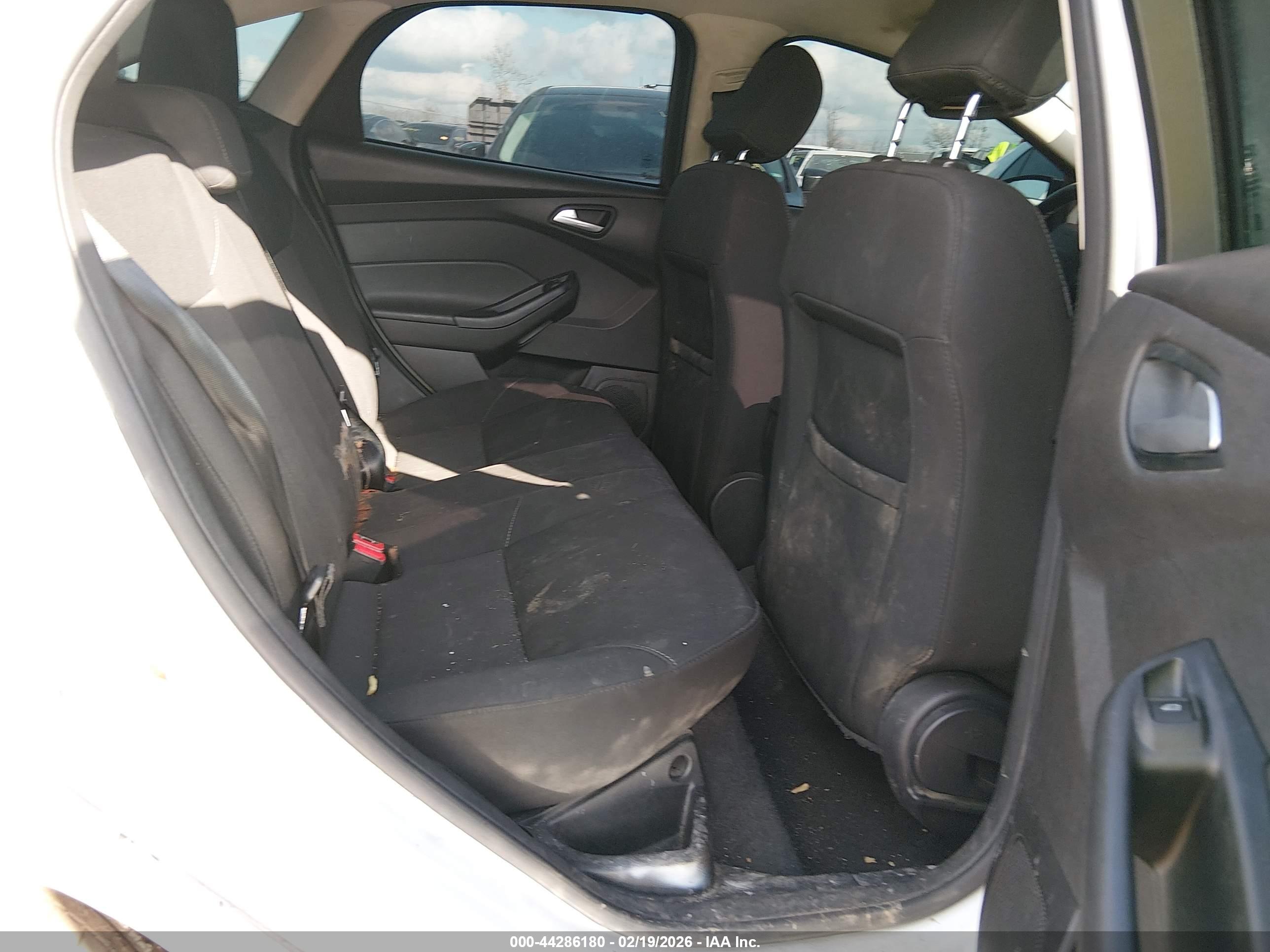 FORD FOCUS image 8