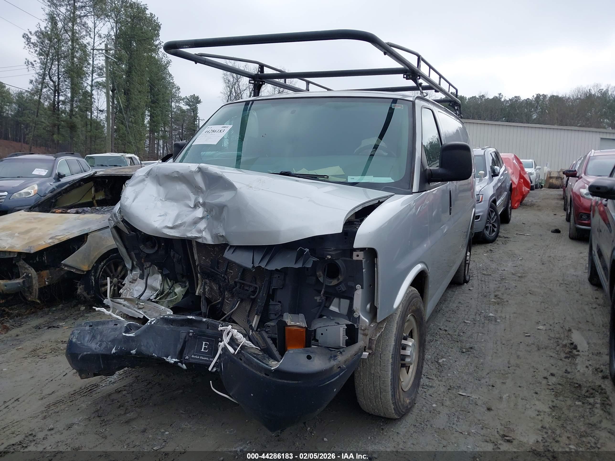 CHEVROLET EXPRESS image 2