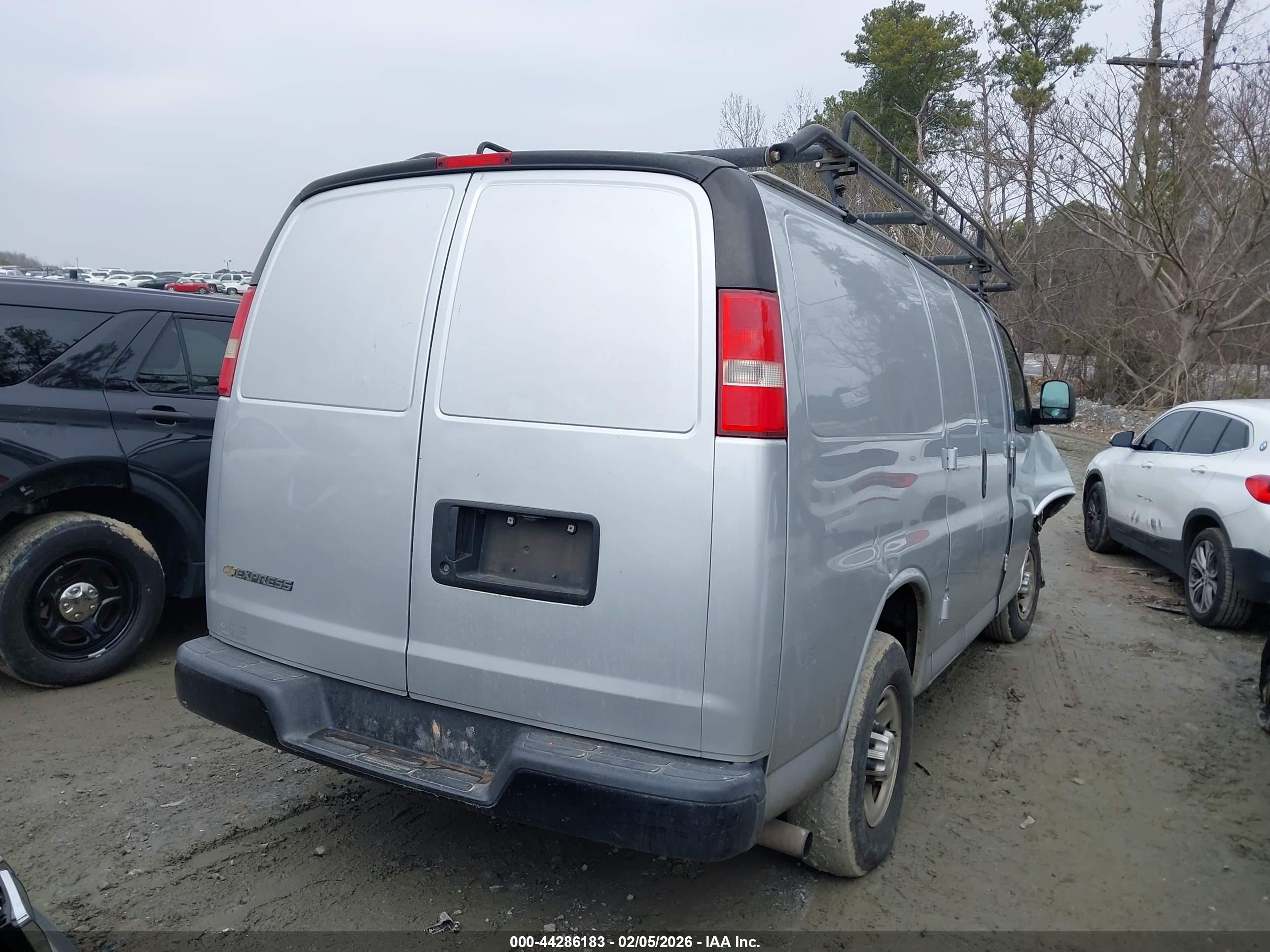 CHEVROLET EXPRESS image 4