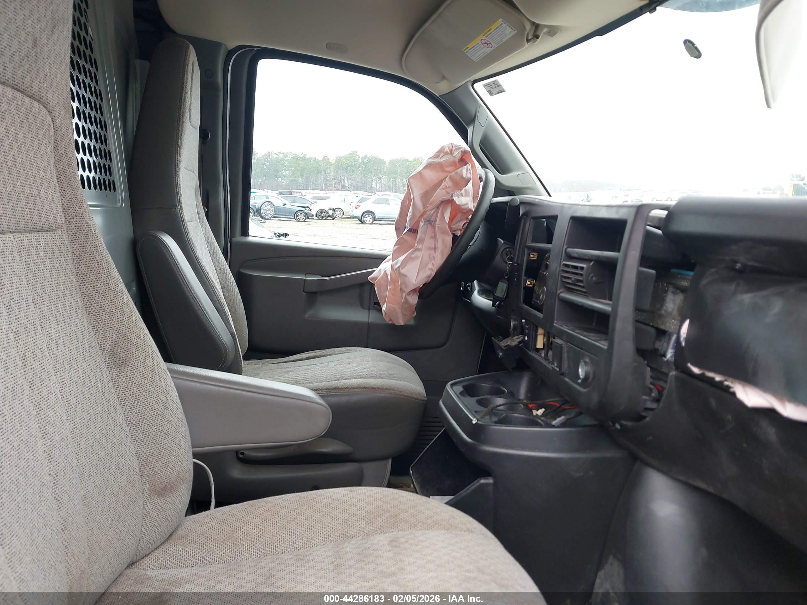CHEVROLET EXPRESS image 5