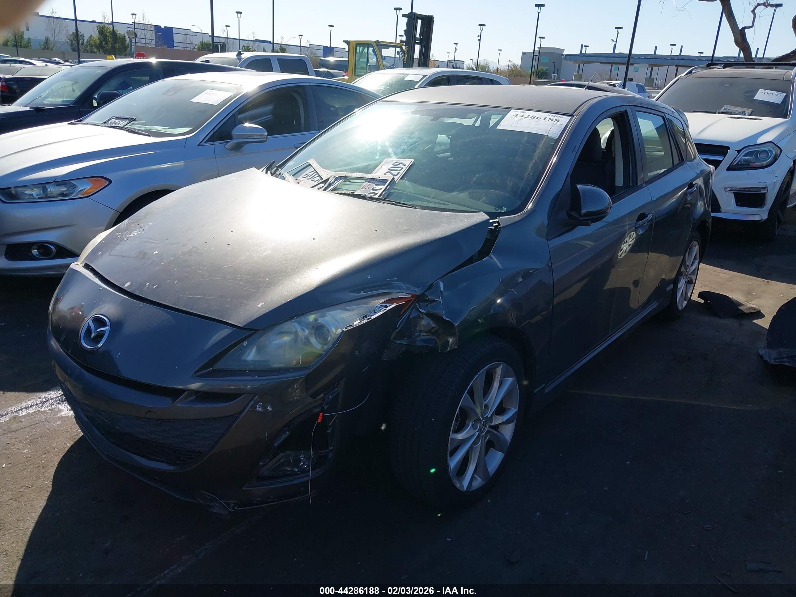 MAZDA MAZDA3 image 2