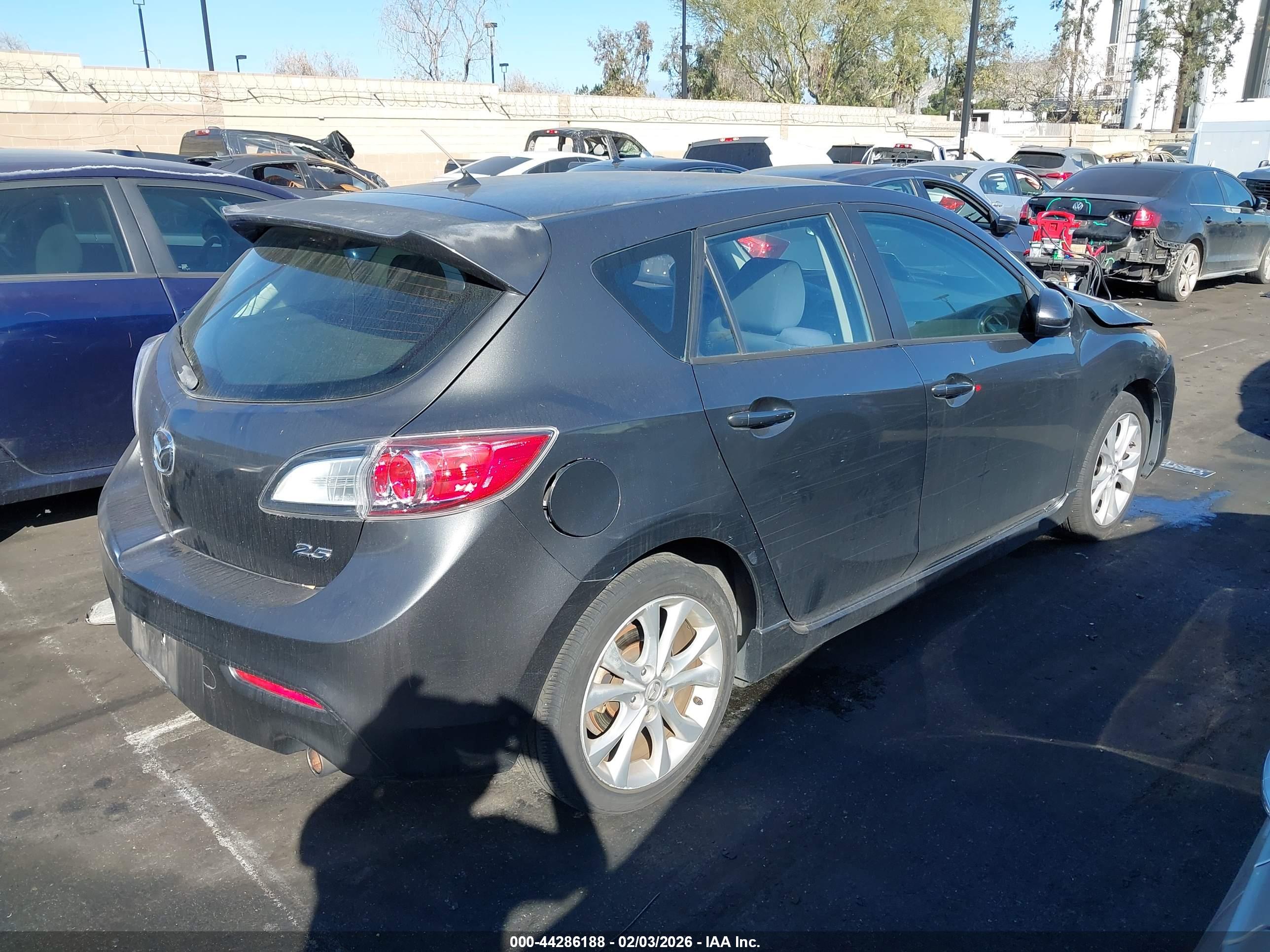 MAZDA MAZDA3 image 4