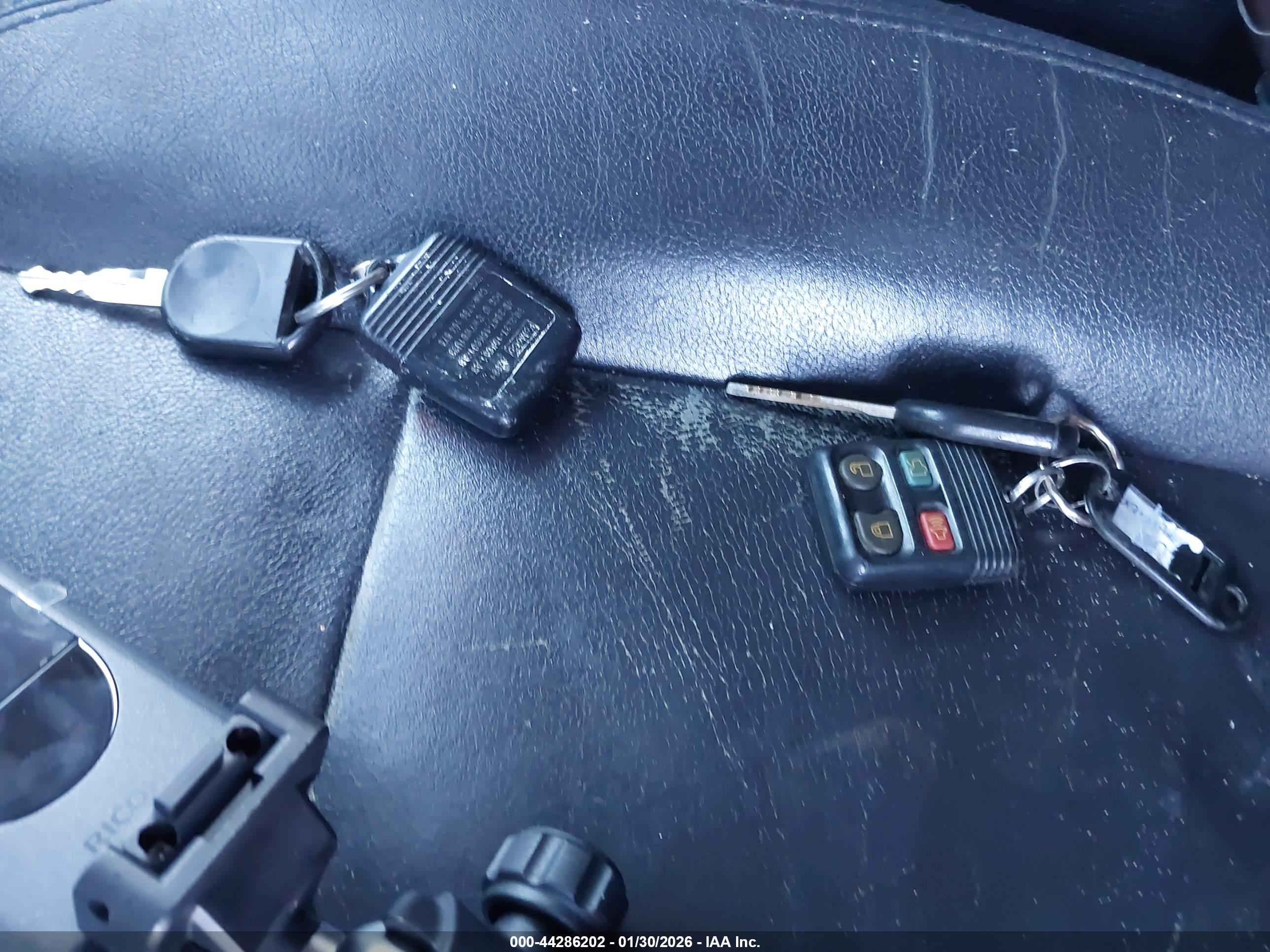 FORD EXPLORER image 11