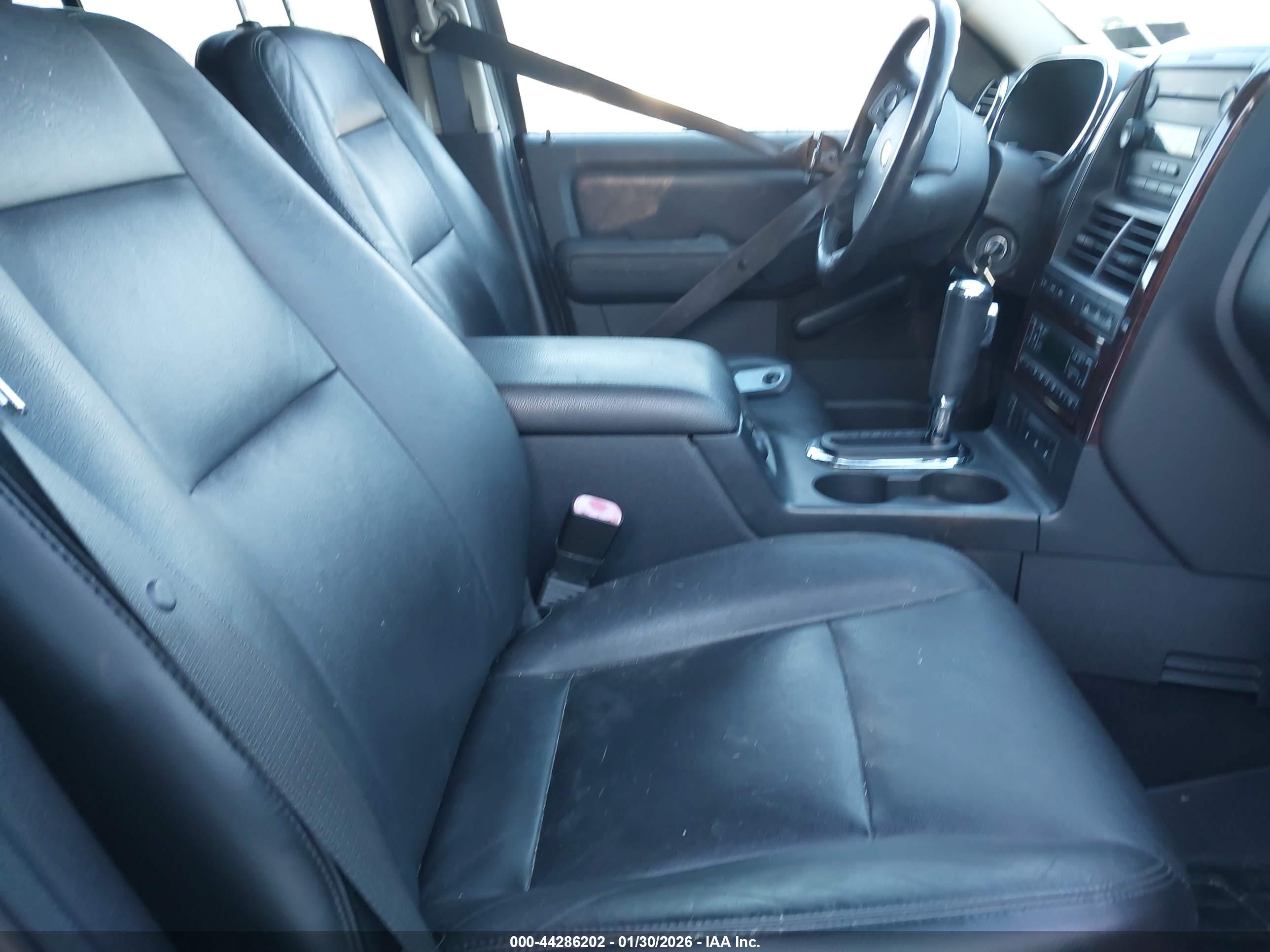 FORD EXPLORER image 5