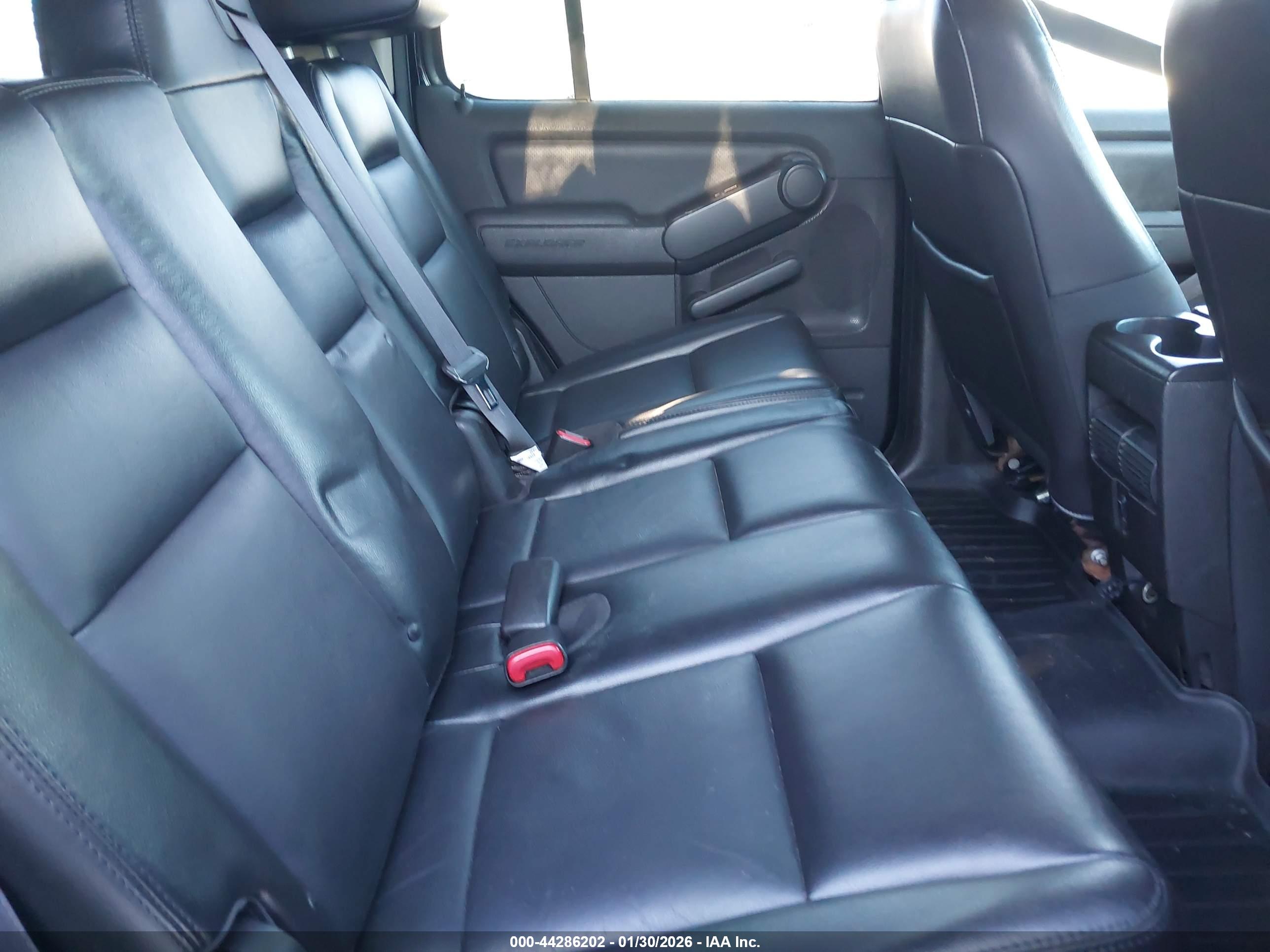 FORD EXPLORER image 8