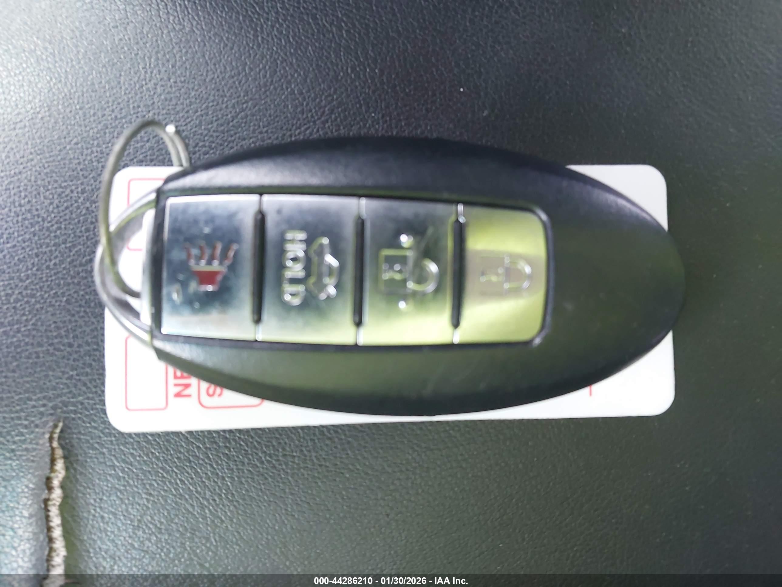 NISSAN MAXIMA image 11