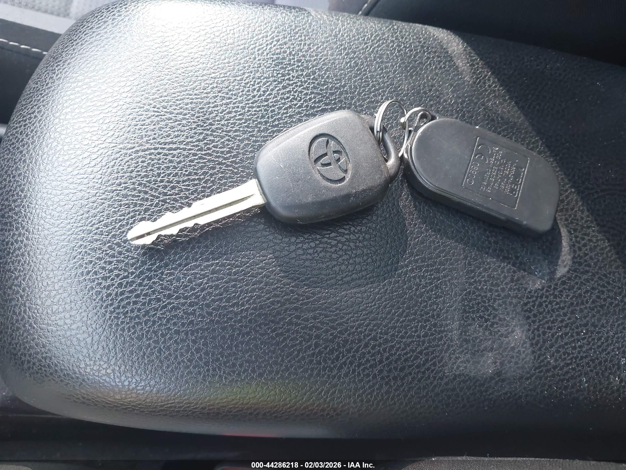 TOYOTA RAV4 image 11