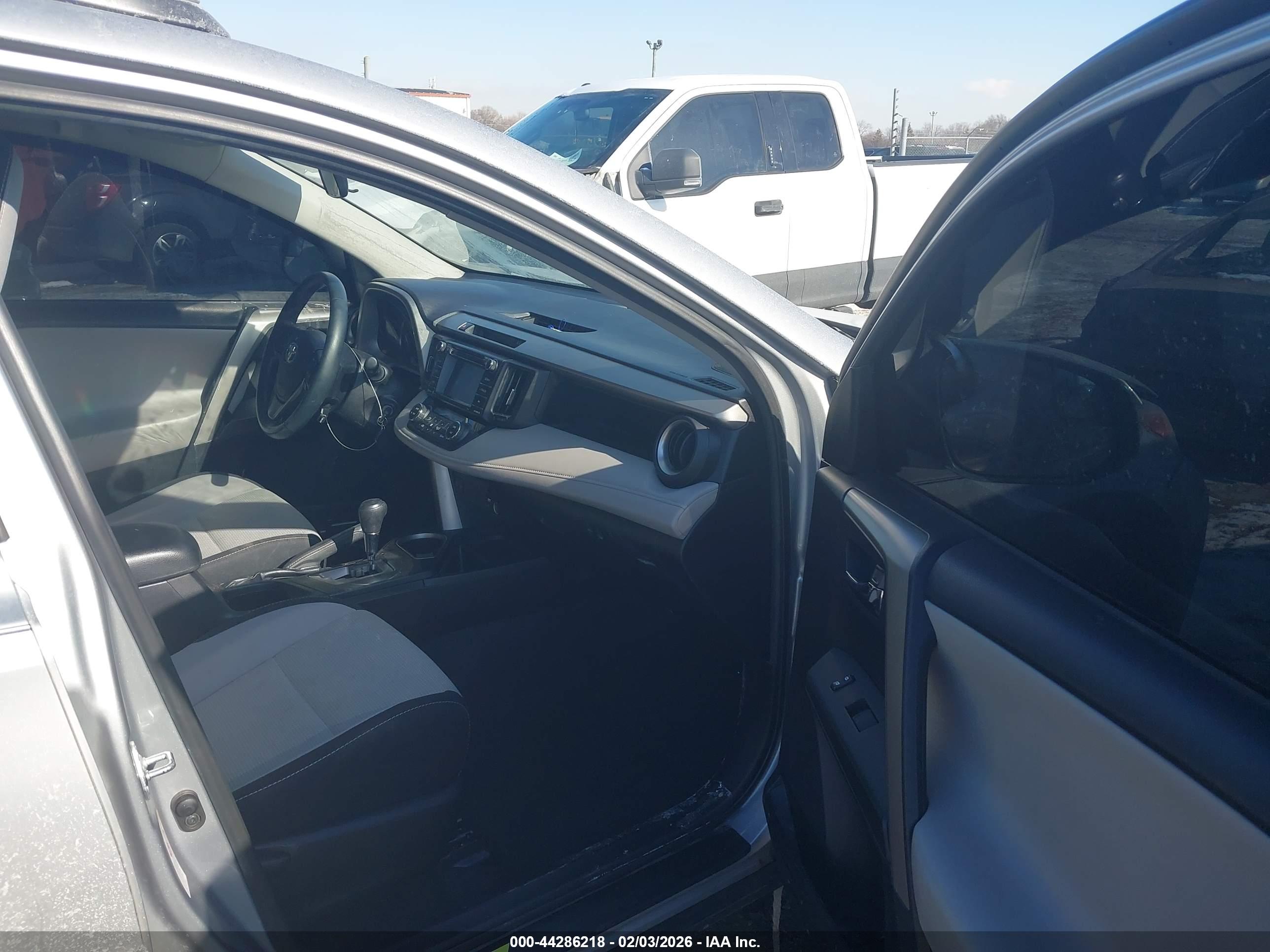 TOYOTA RAV4 image 5