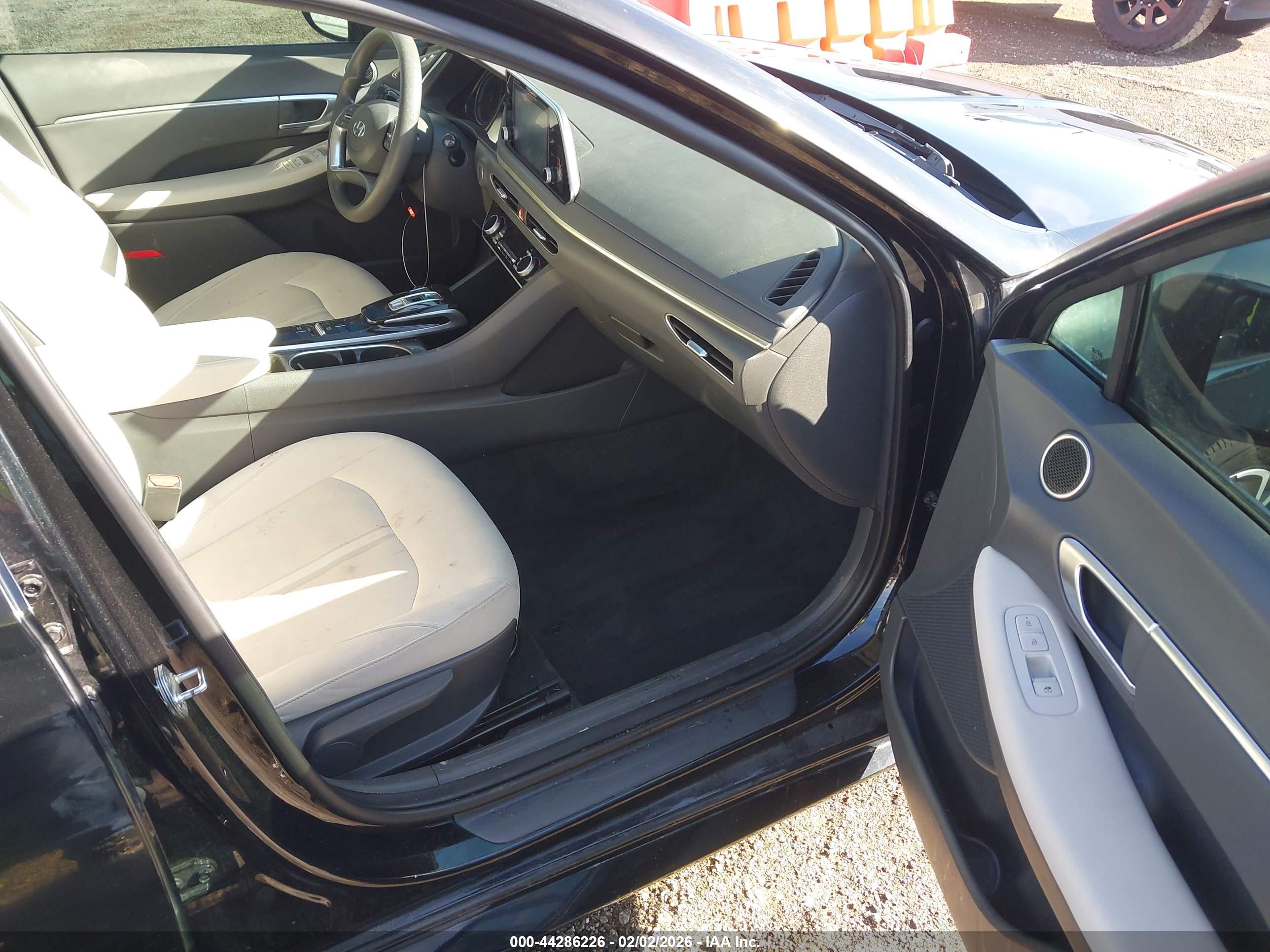 HYUNDAI SONATA image 5