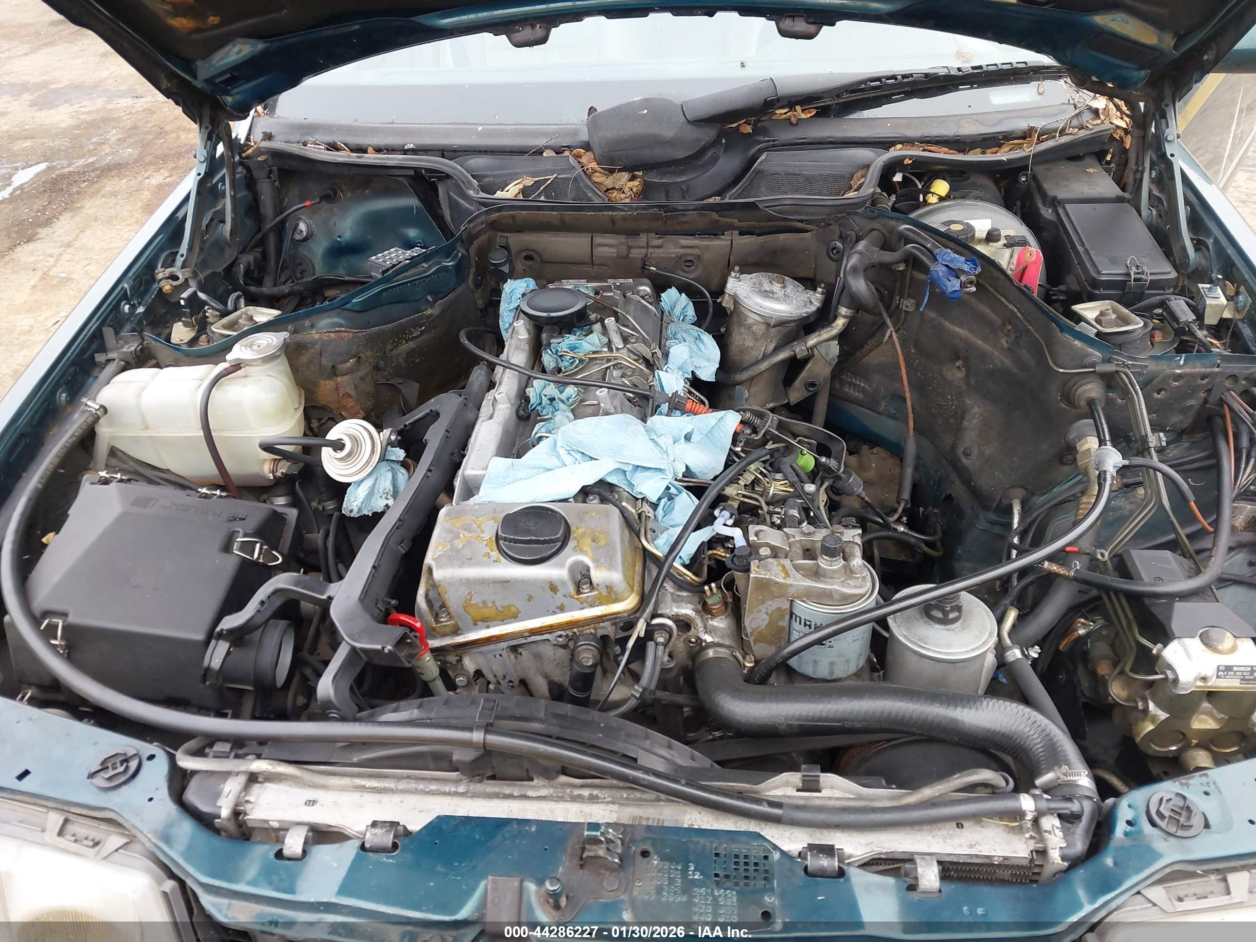 MERCEDES-BENZ E image 10