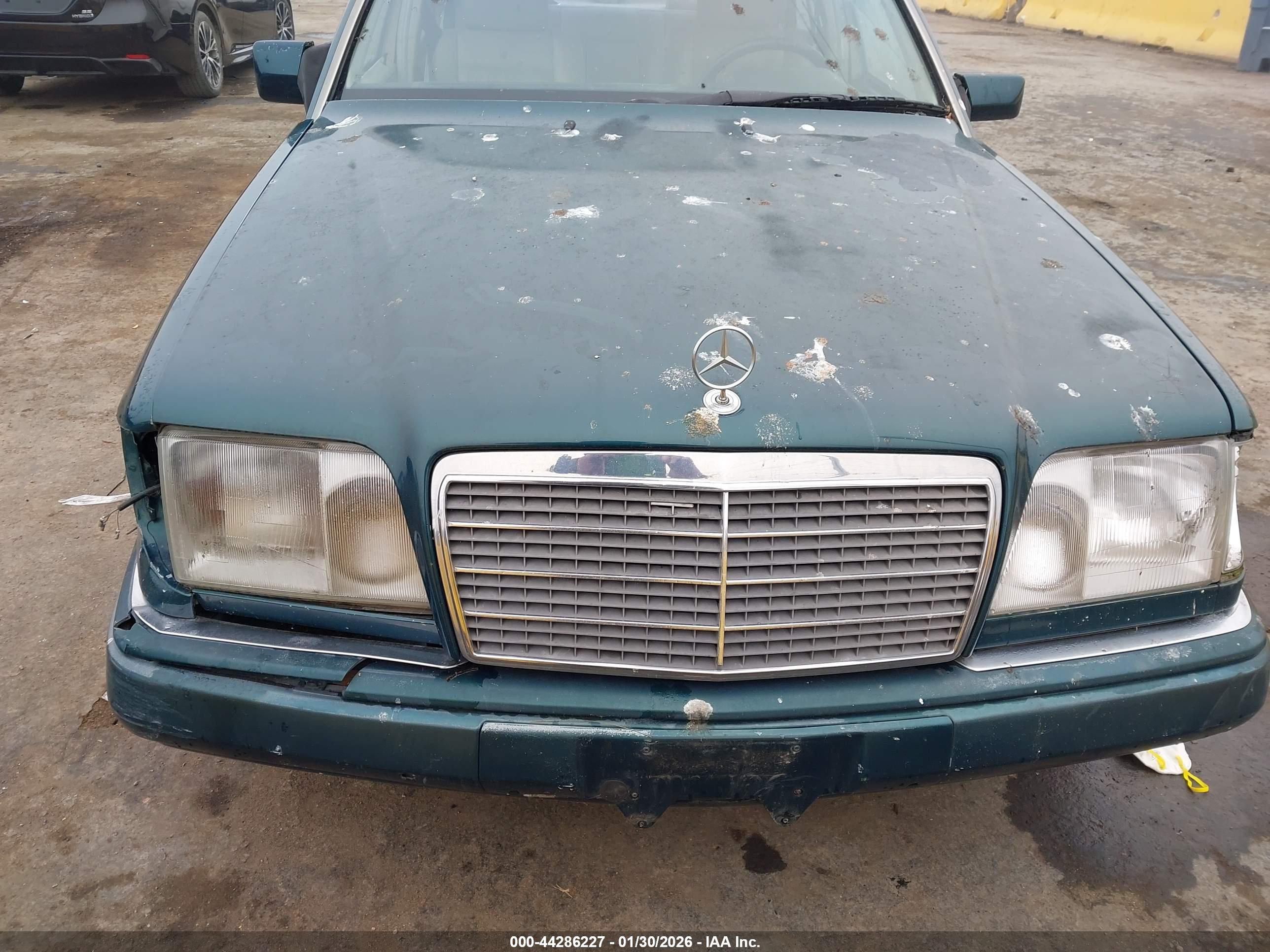 MERCEDES-BENZ E image 6