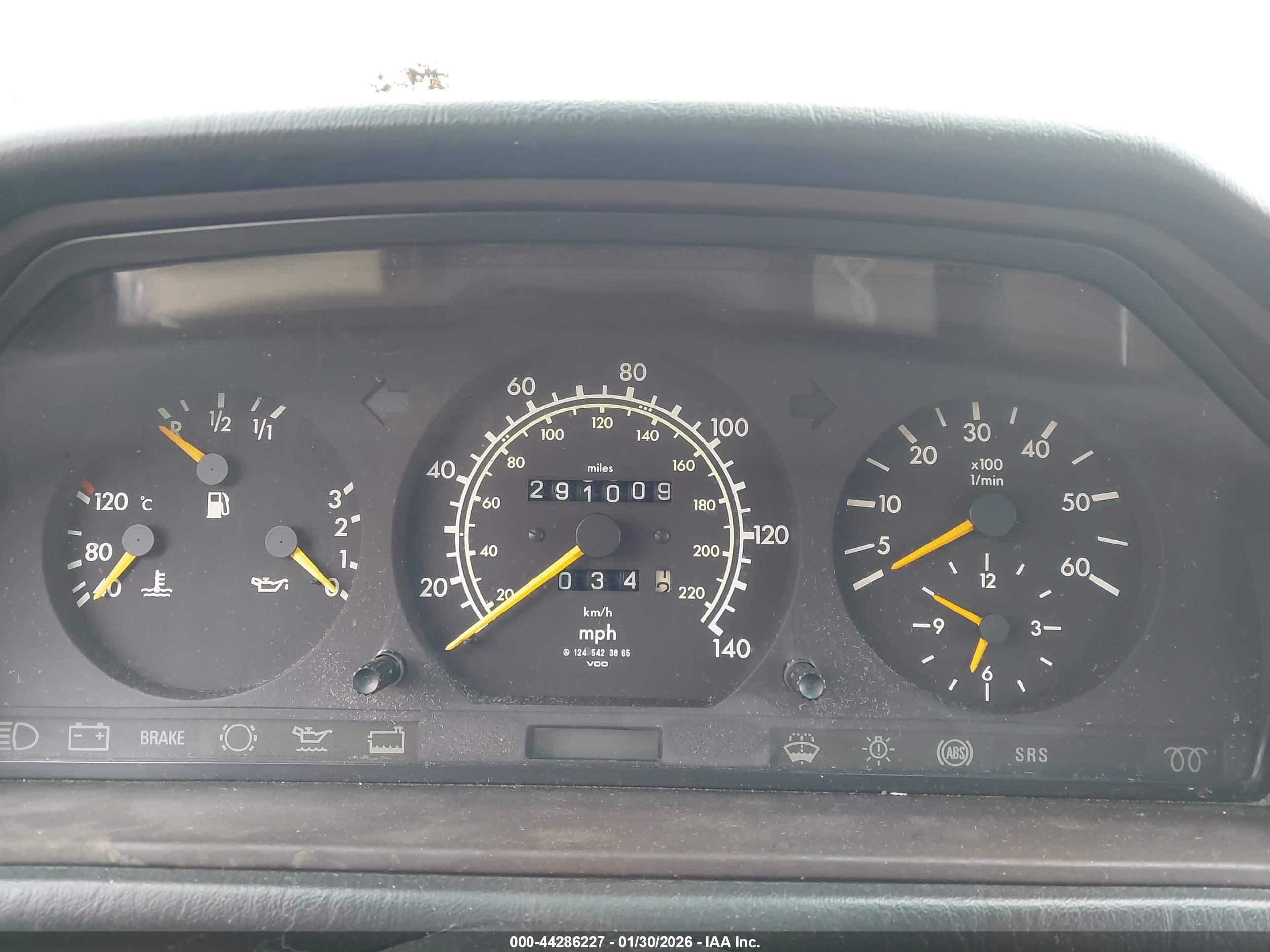 MERCEDES-BENZ E image 7