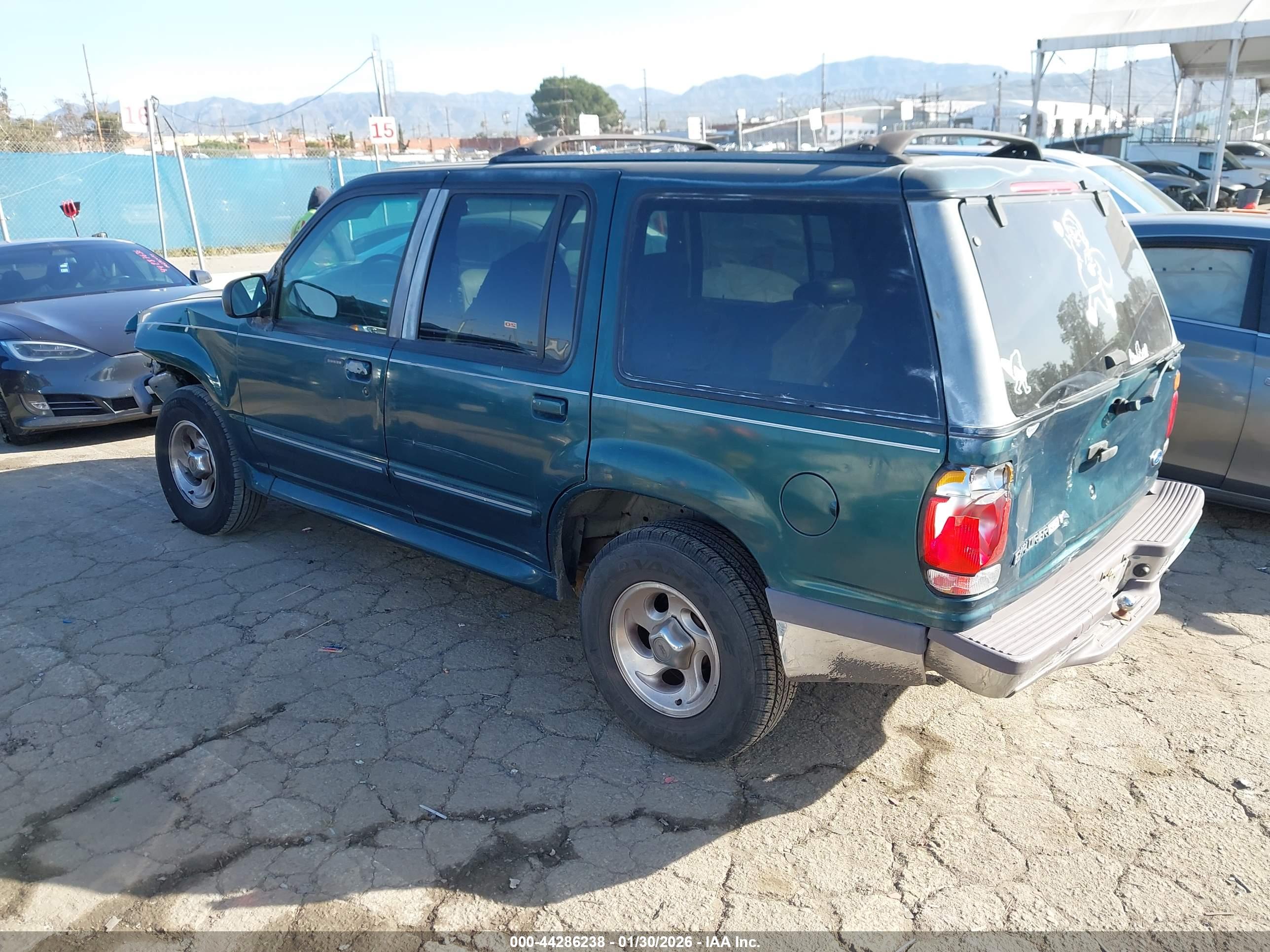 FORD EXPLORER image 3