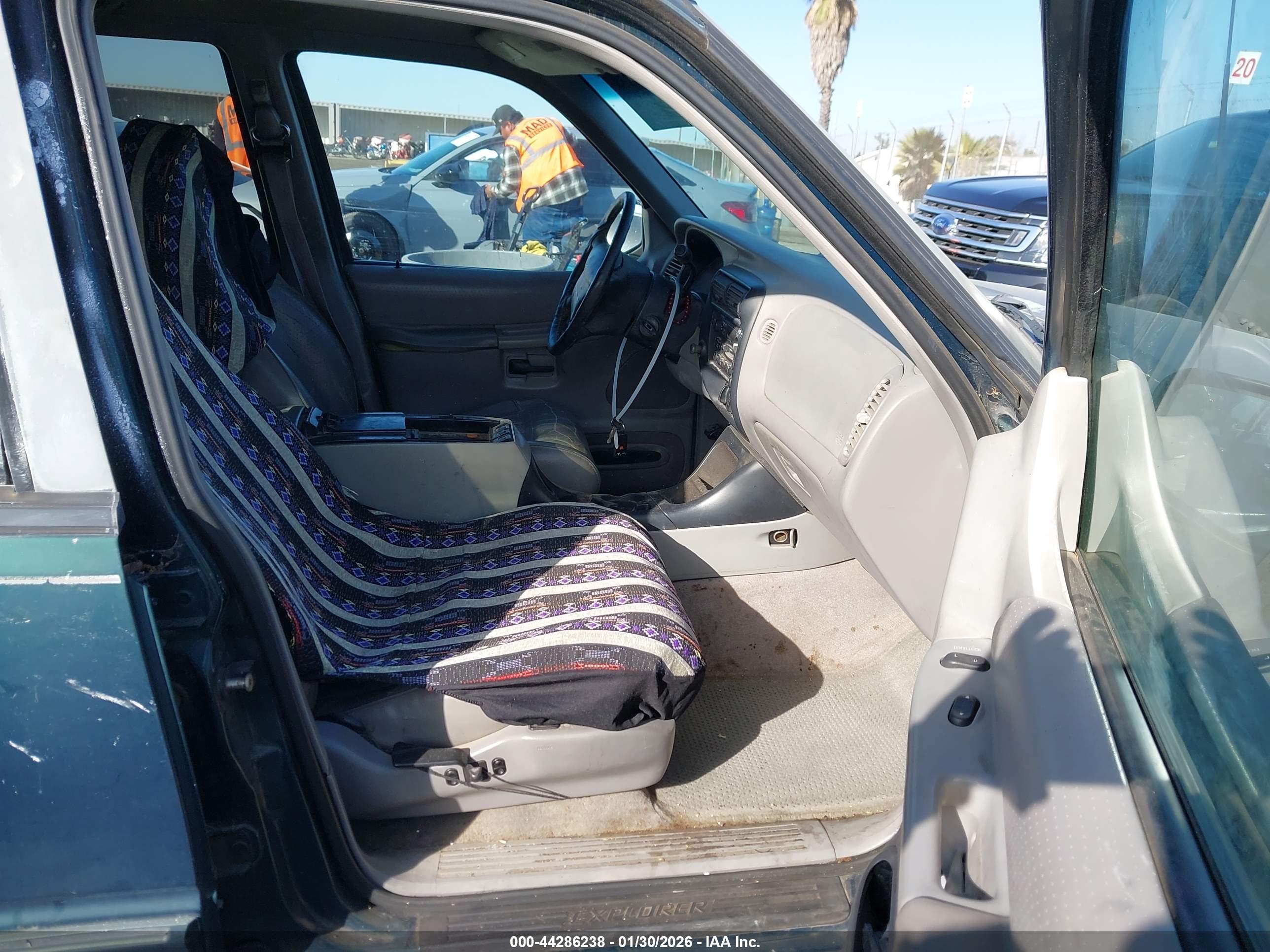 FORD EXPLORER image 5