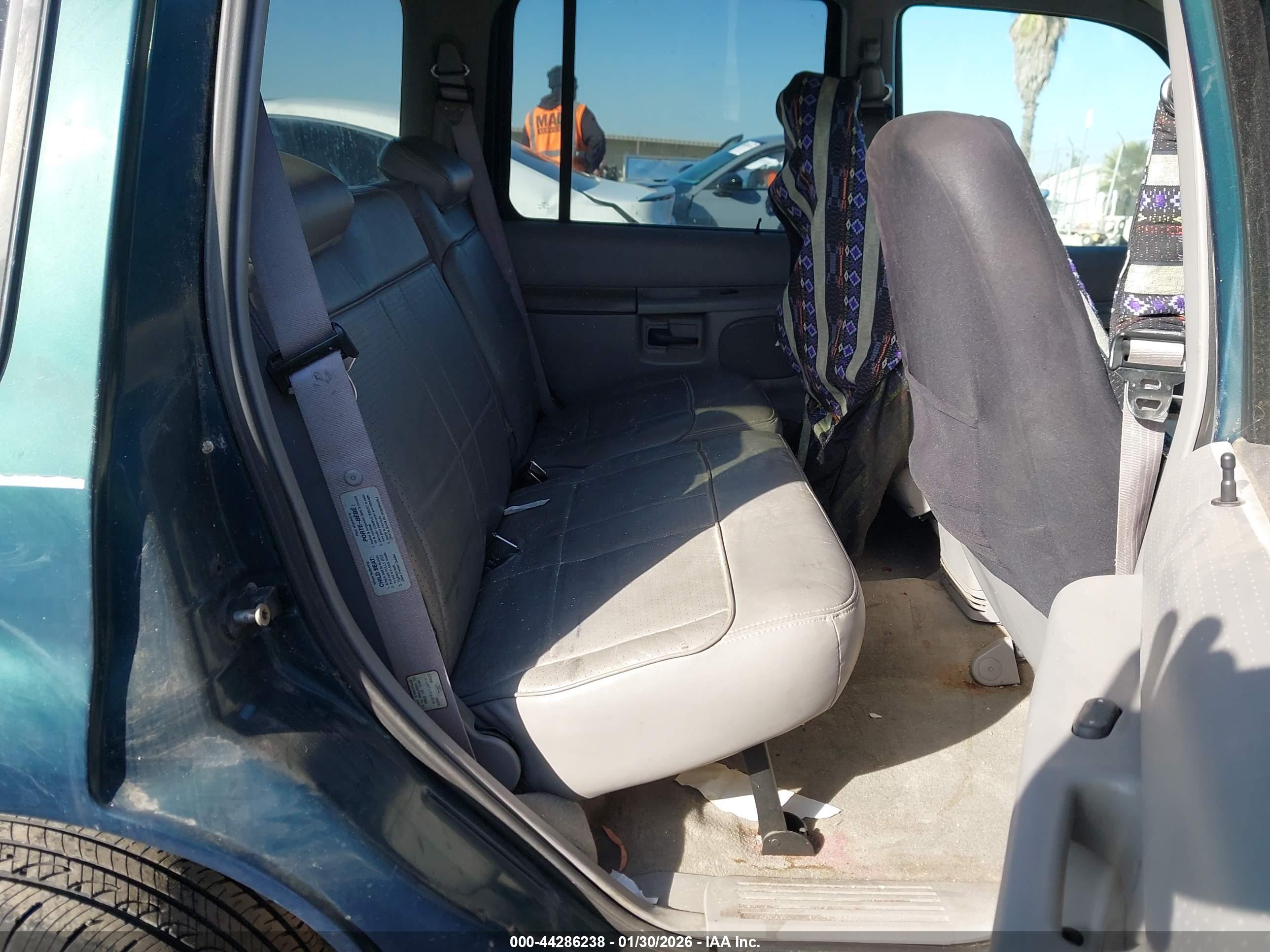 FORD EXPLORER image 8