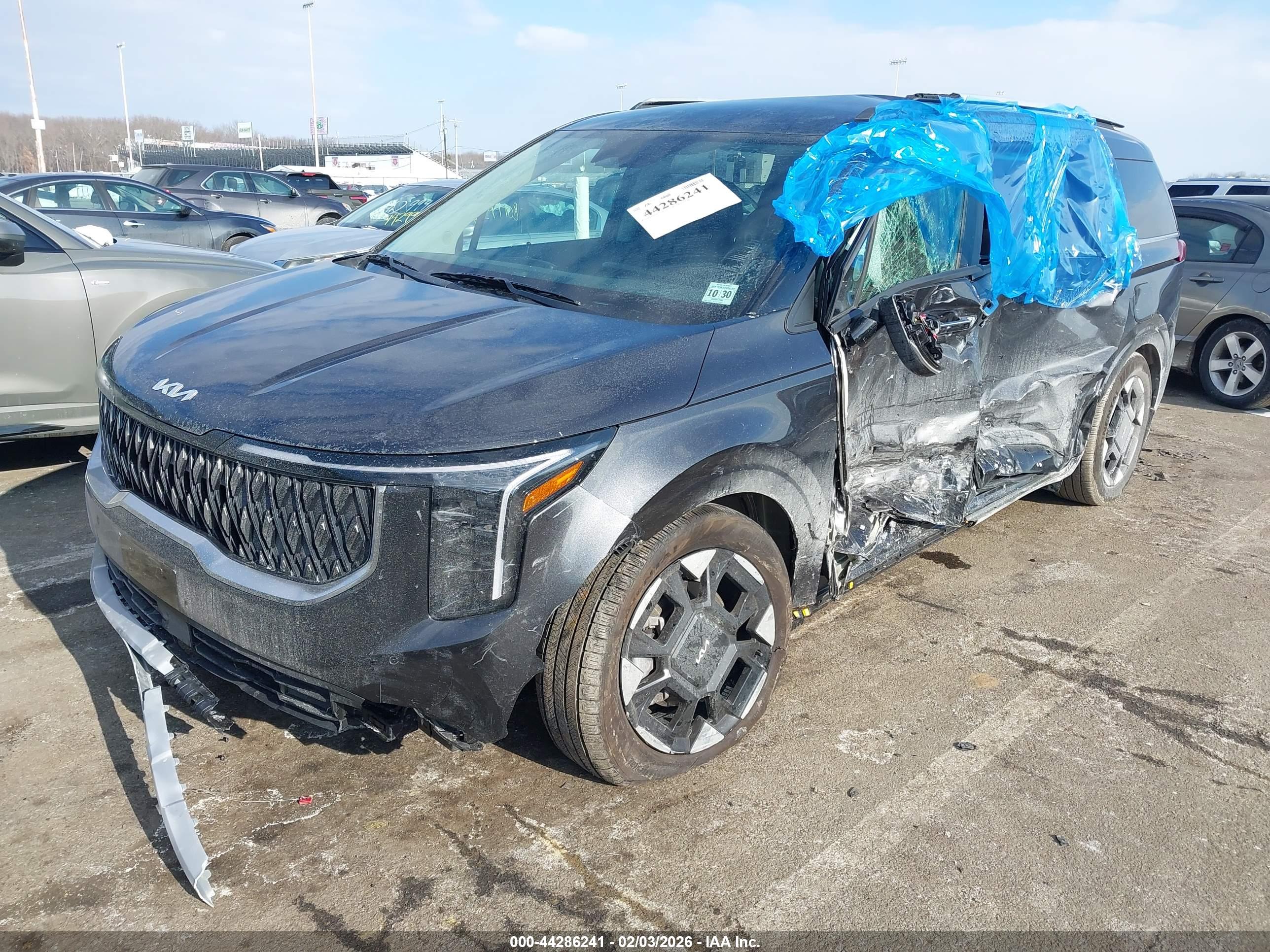 KIA CARNIVAL image 2