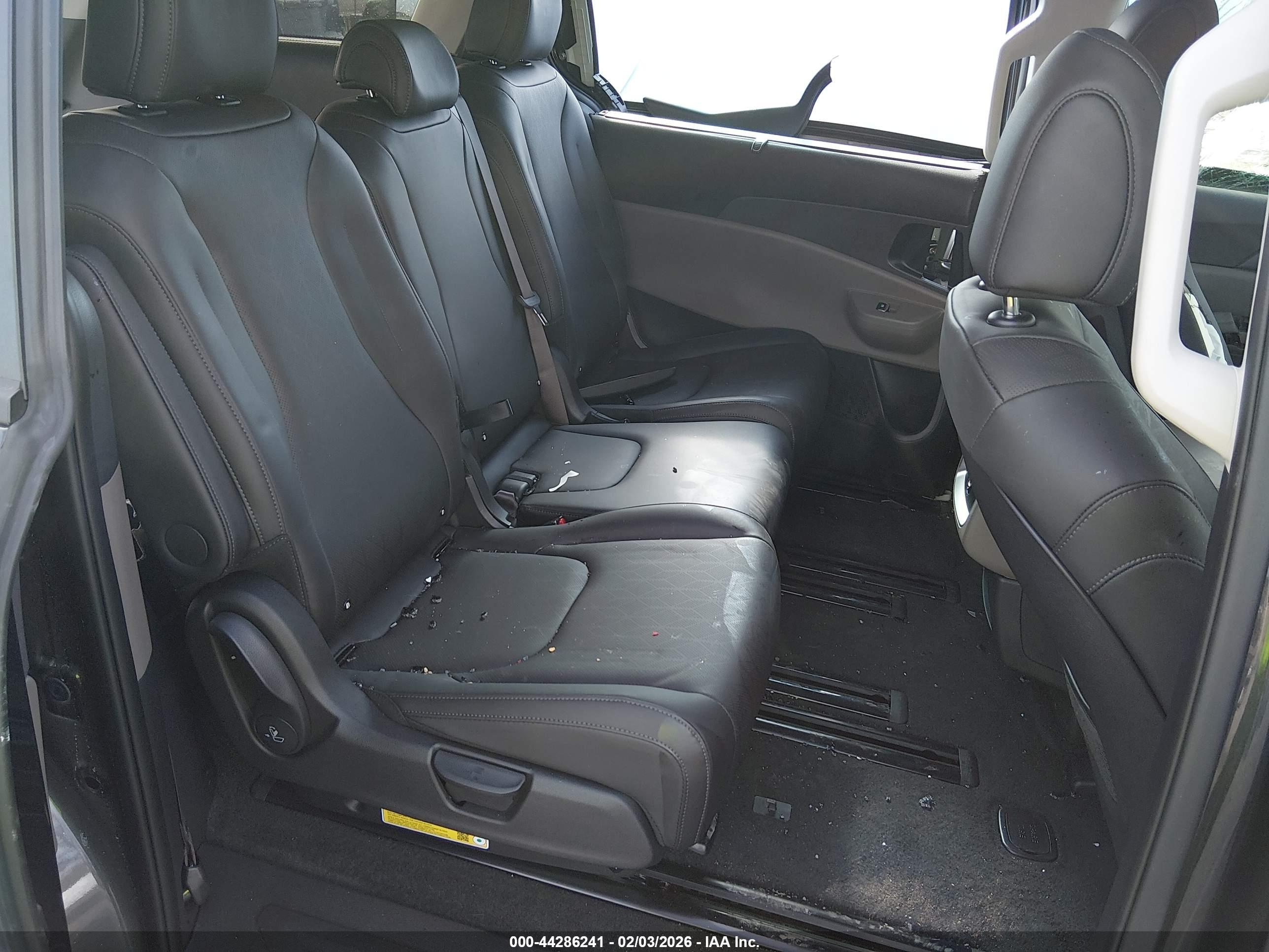 KIA CARNIVAL image 8