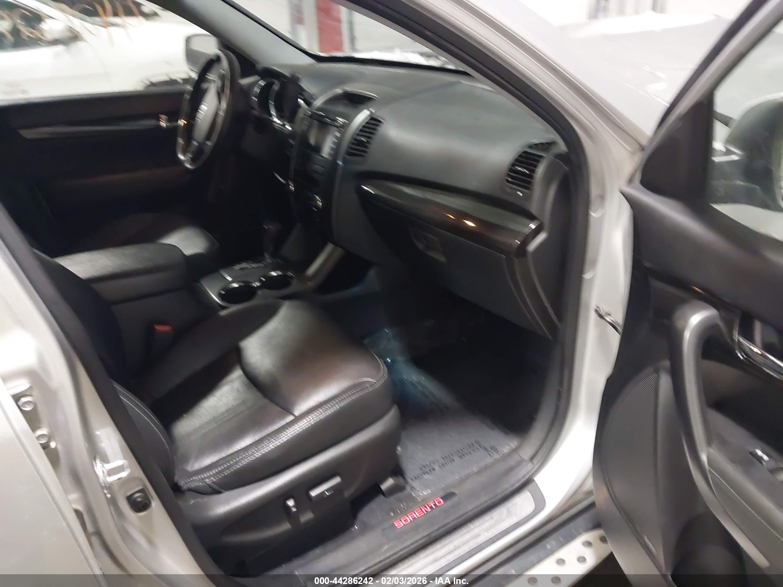 KIA SORENTO image 5