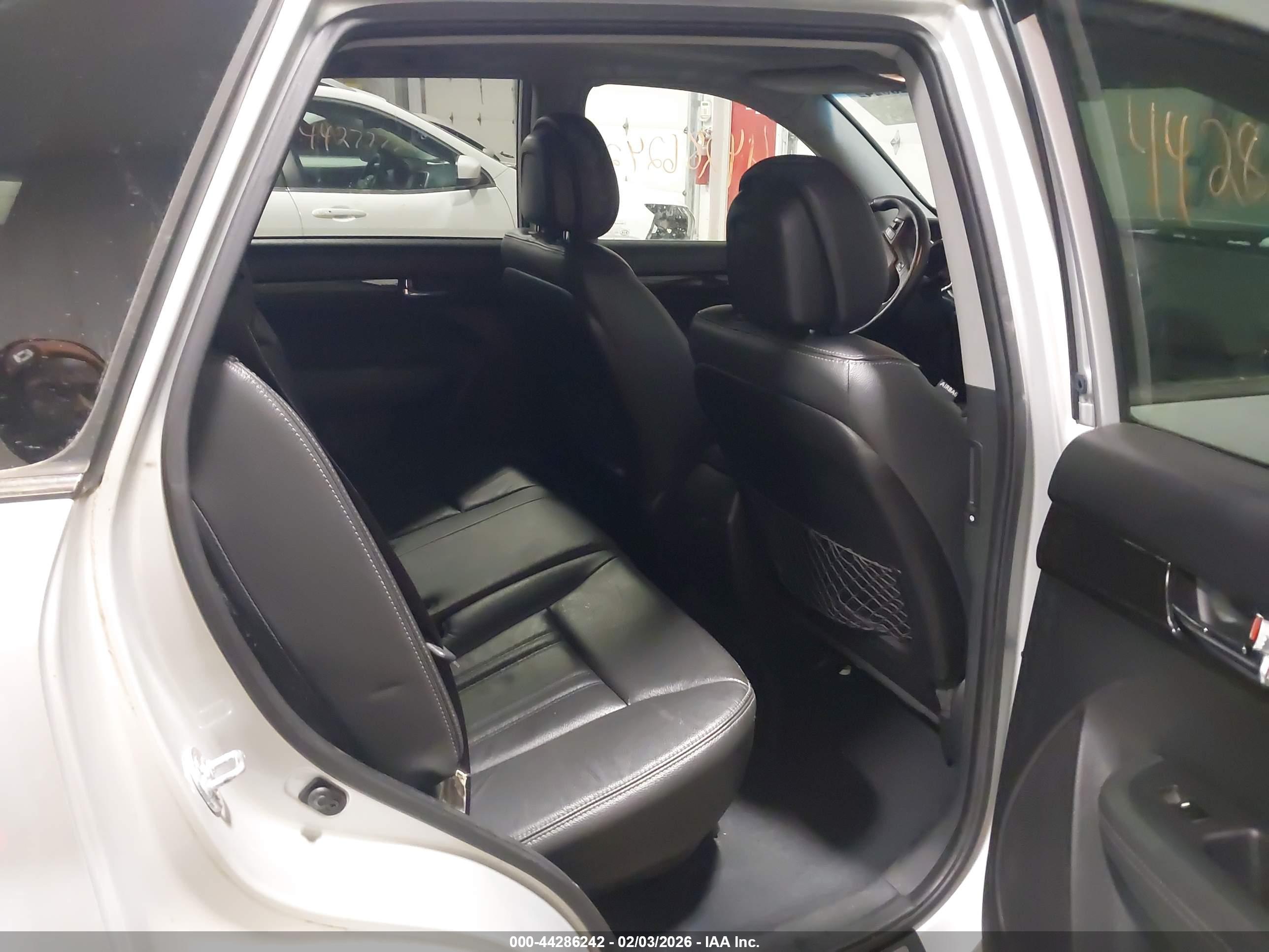 KIA SORENTO image 8