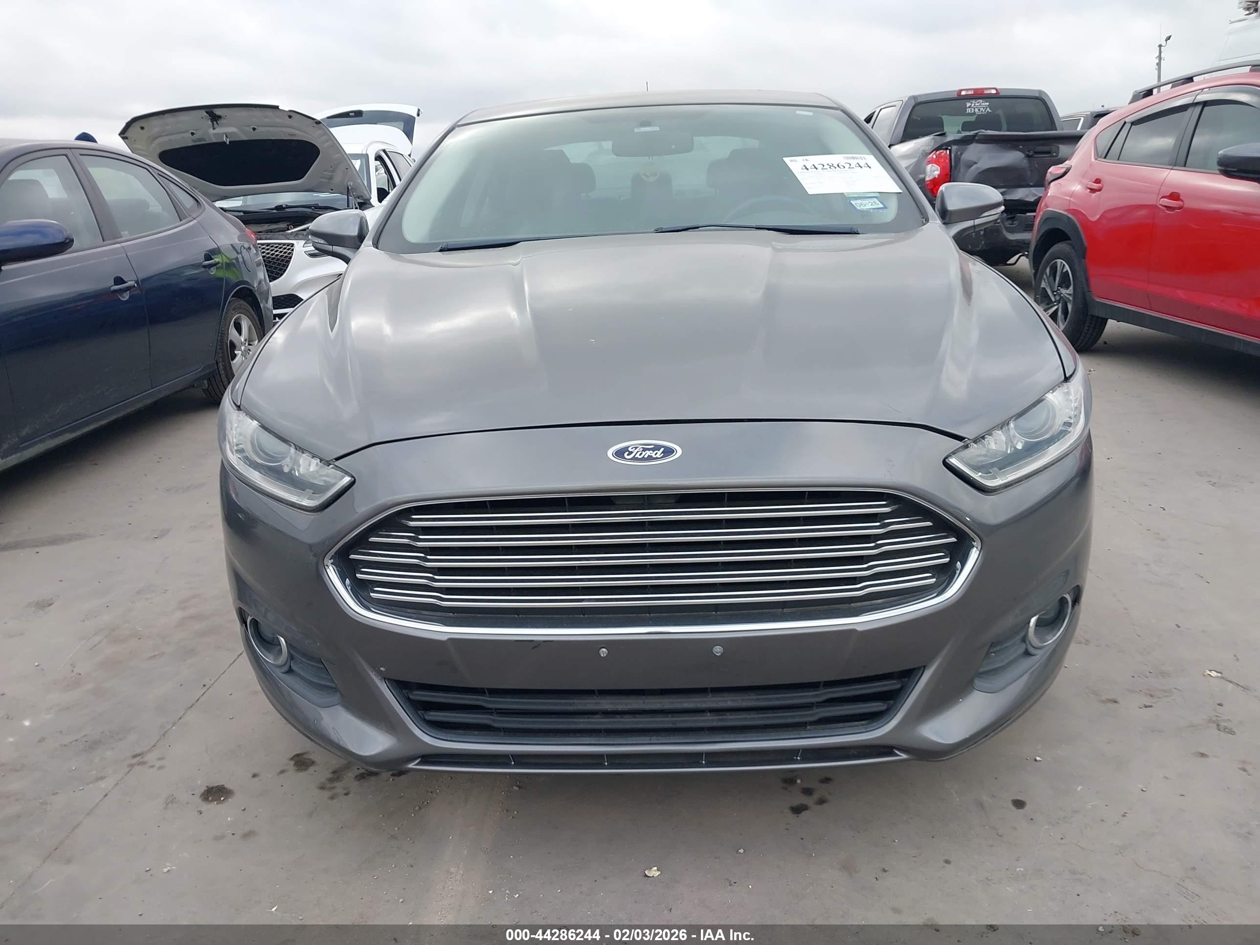 FORD FUSION image 6