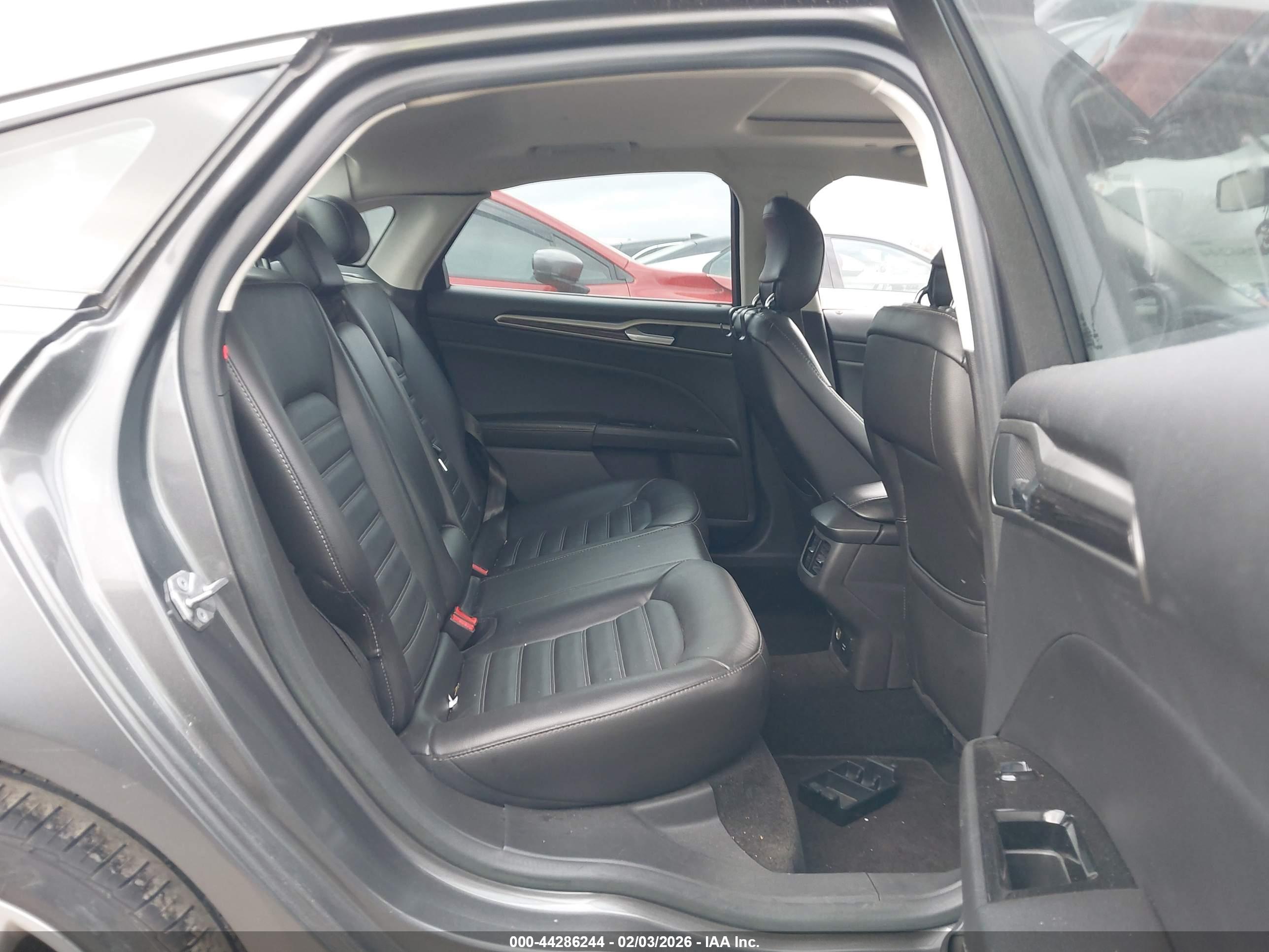 FORD FUSION image 8