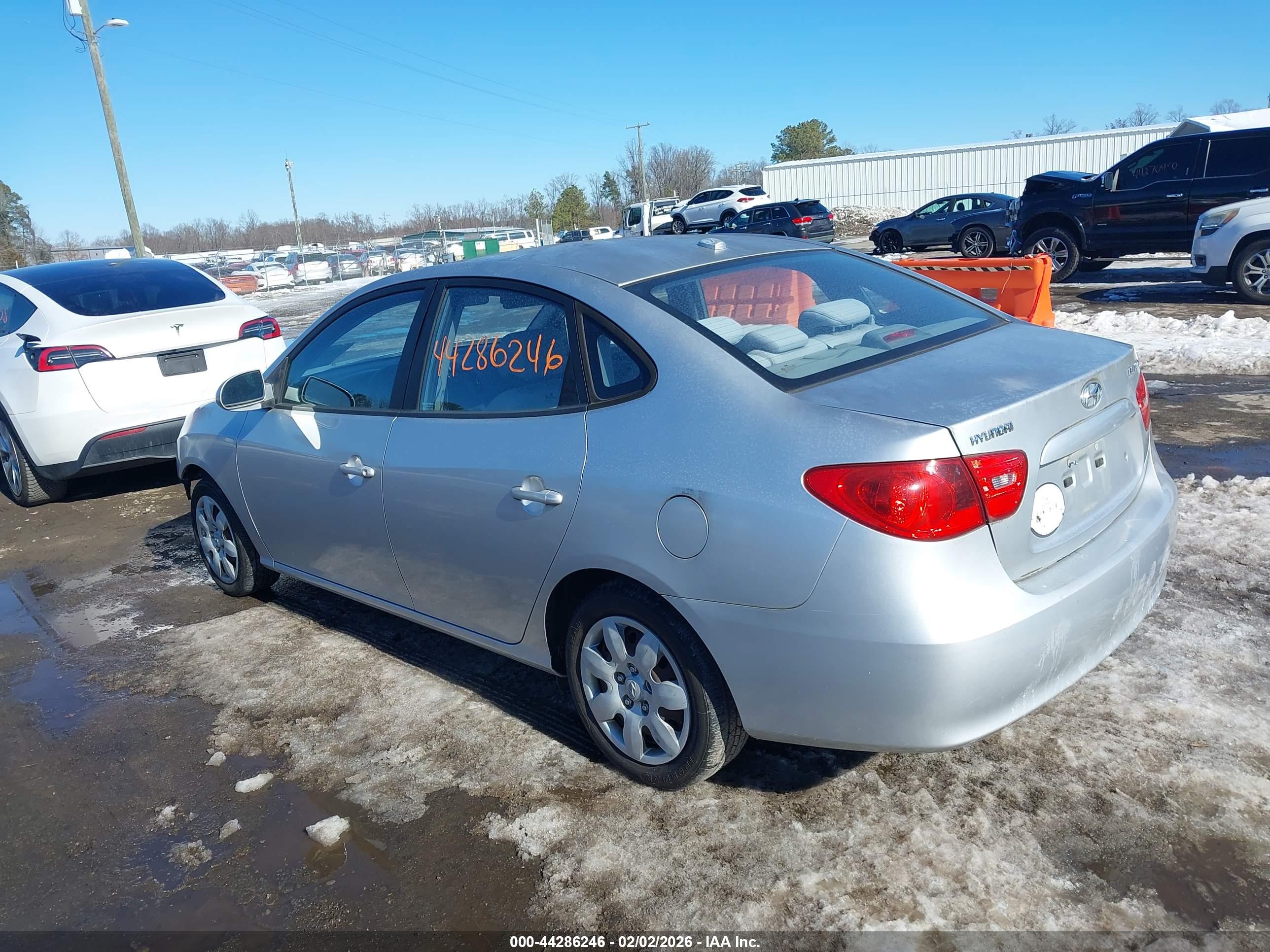 HYUNDAI ELANTRA image 3