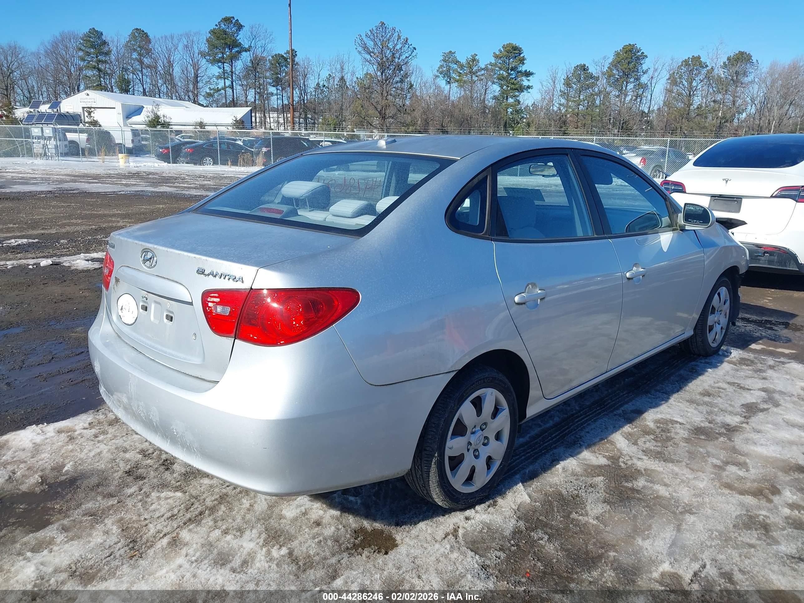 HYUNDAI ELANTRA image 4