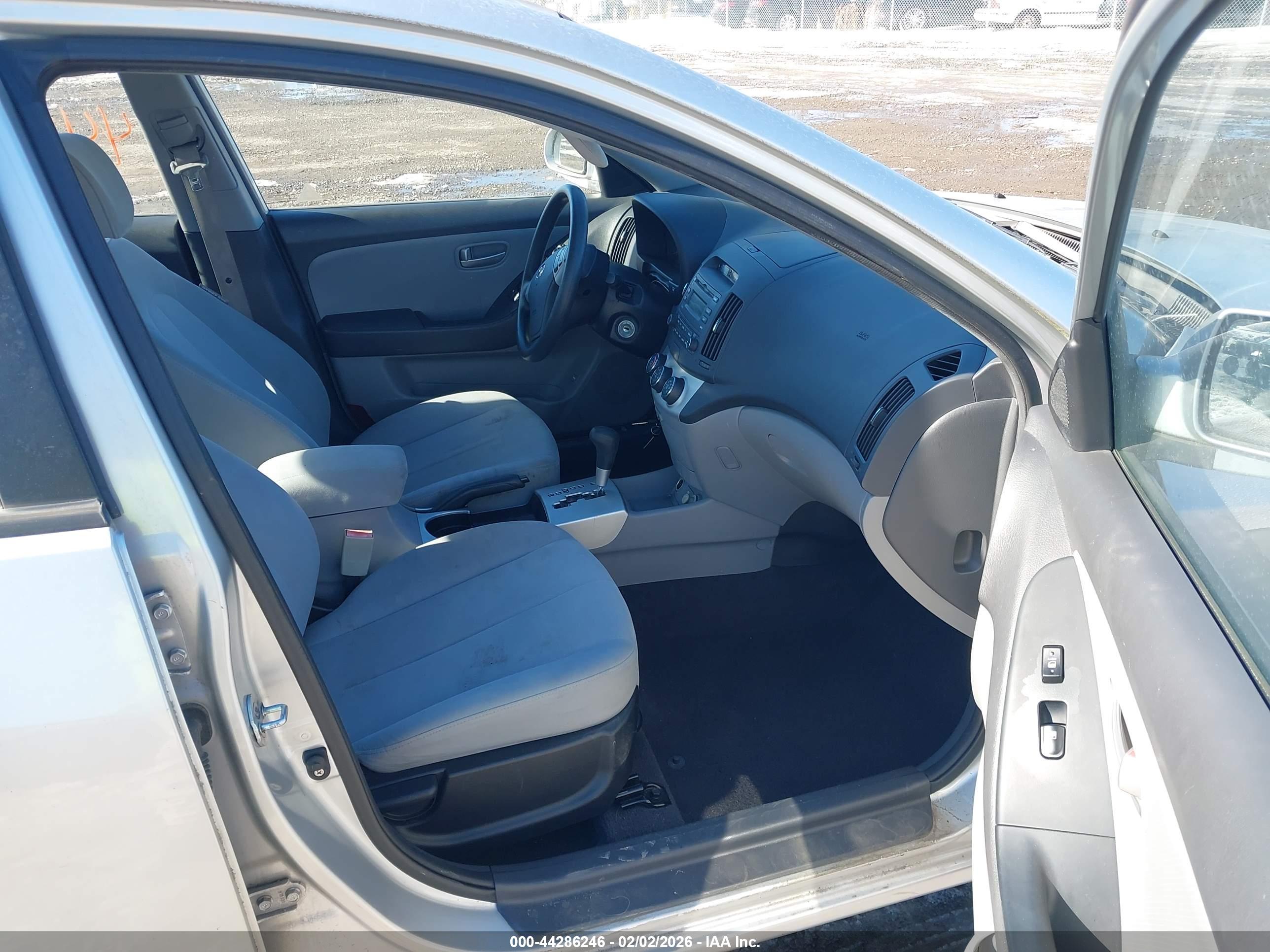 HYUNDAI ELANTRA image 5