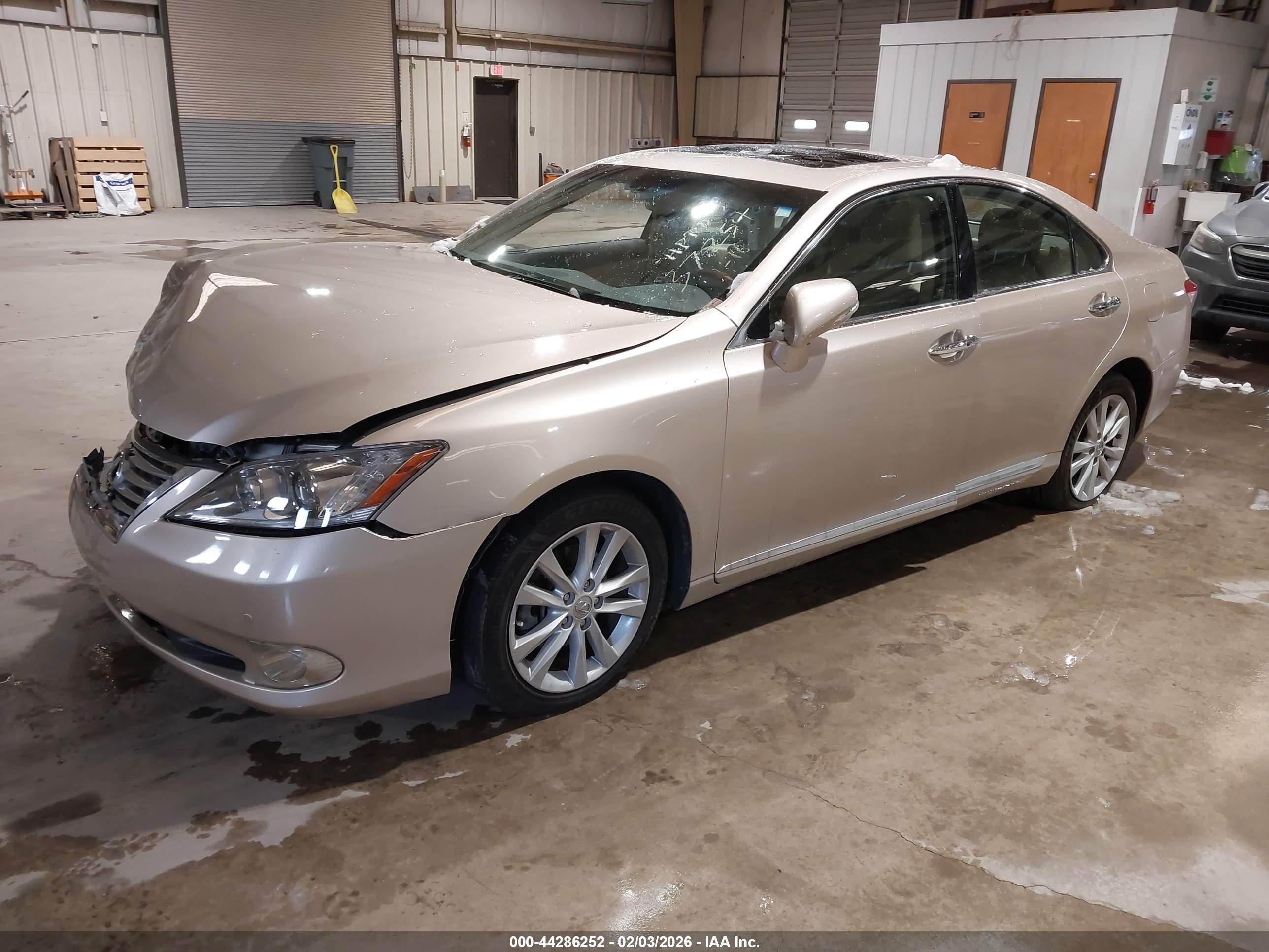 LEXUS ES image 2